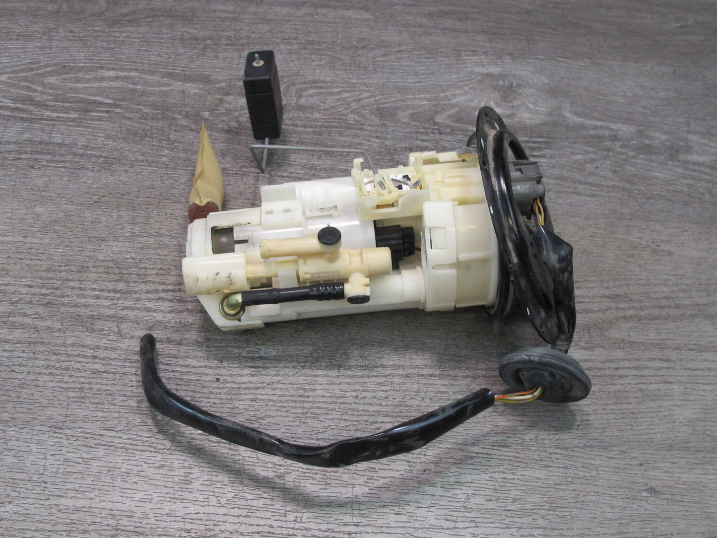 01-05 Lexus JCE10L IS300 Gas Fuel Pump Level Sensor Sending Unit Set OEM