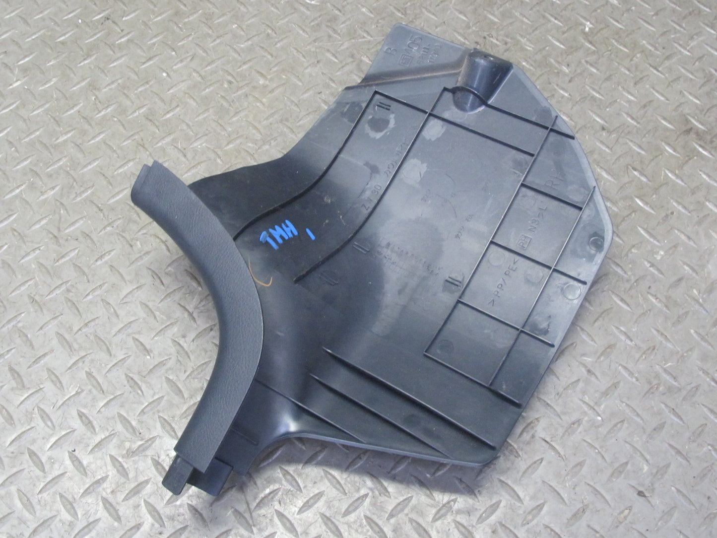 00-05 Toyota MR2 Spyder ZZW30L Set of 2 Front Kick Trim Cover Panel OEM