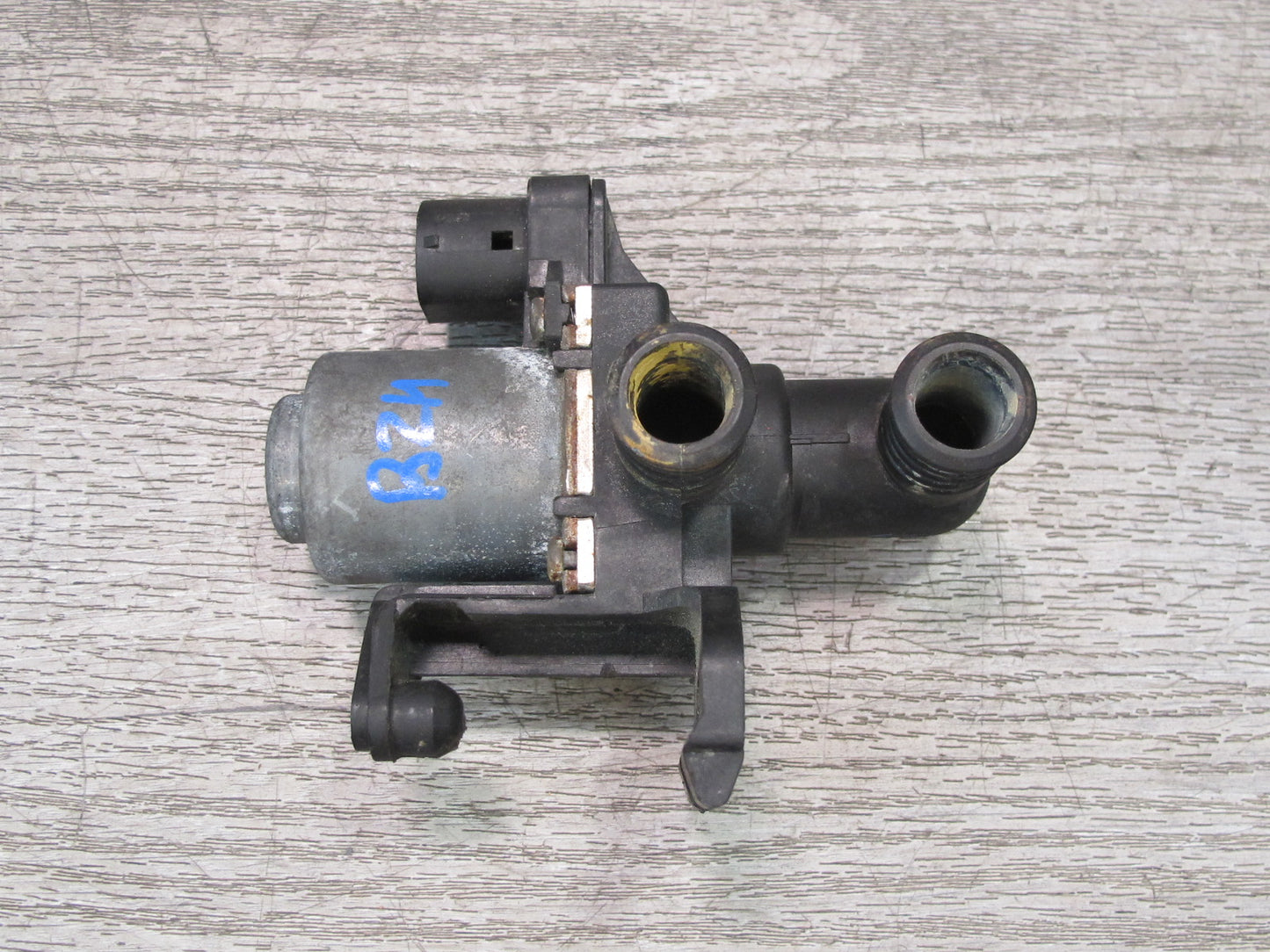97-02 BMW E36/7 Z3 Heater Control Water Valve 8375443 OEM