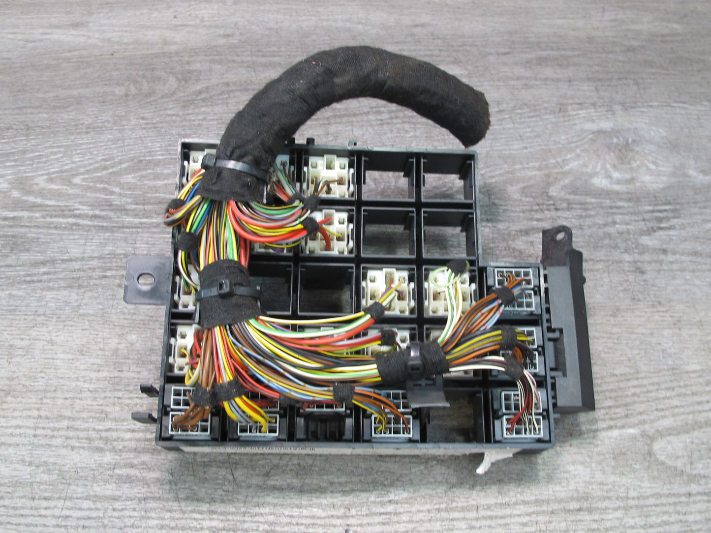 2002-2005 Porsche 911 Carrera 996 Junction Fuse Relay Box Module Unit