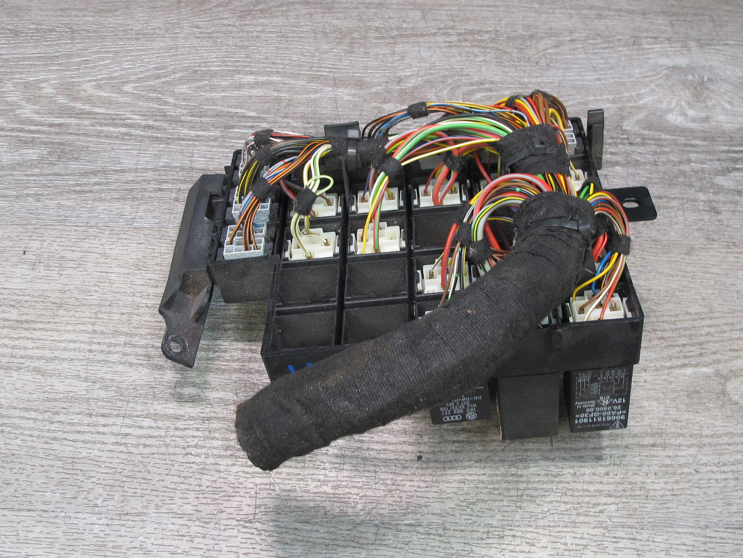 2002-2005 Porsche 911 Carrera 996 Junction Fuse Relay Box Module Unit