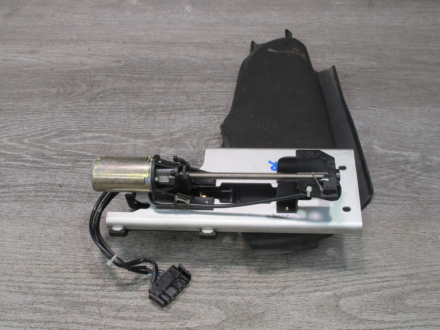 1999-2005 Porsche 911 996 Convertible Rear Right Side Roof Flap Lateral Motor
