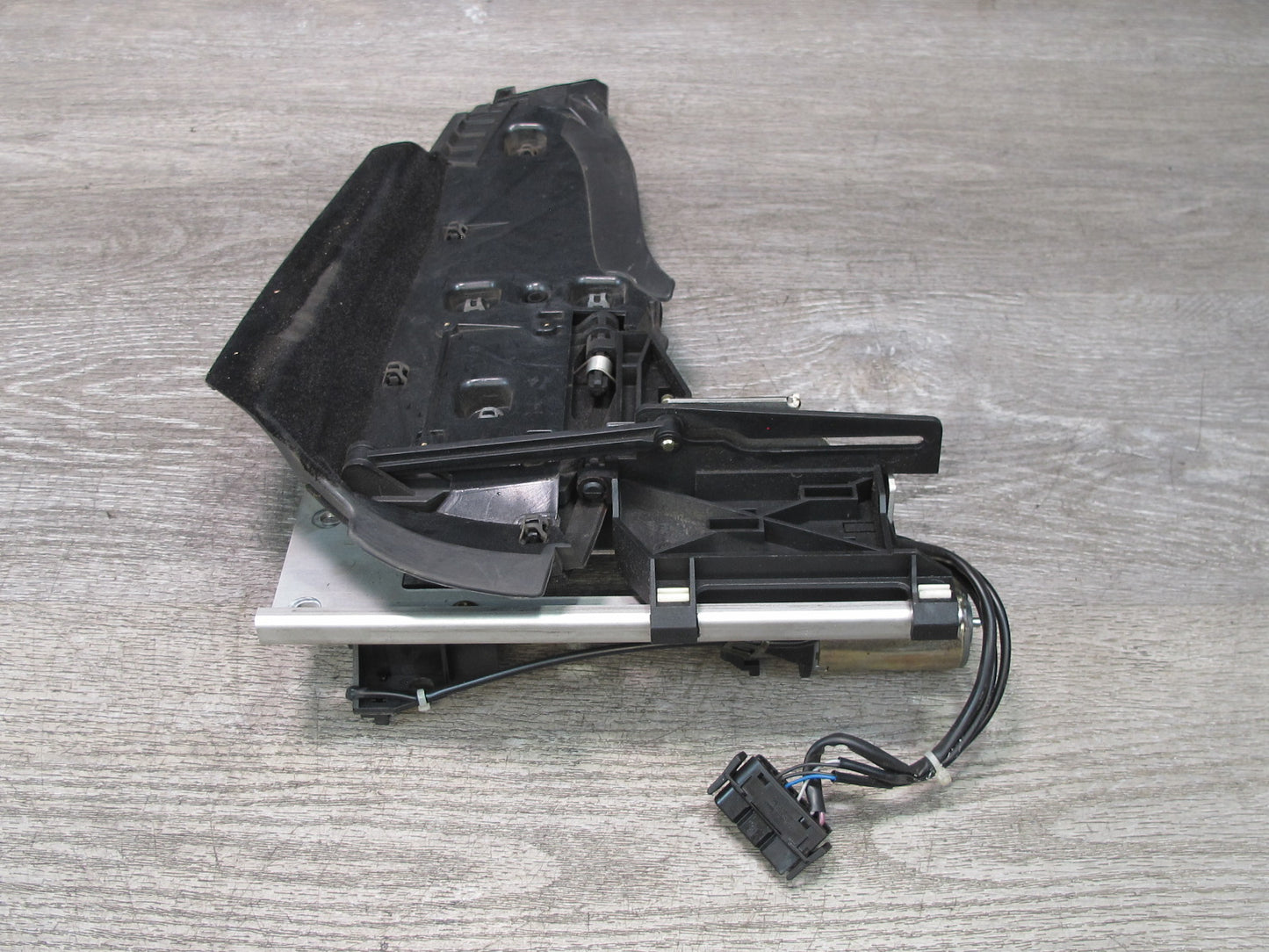 1999-2005 Porsche 911 996 Convertible Rear Right Side Roof Flap Lateral Motor