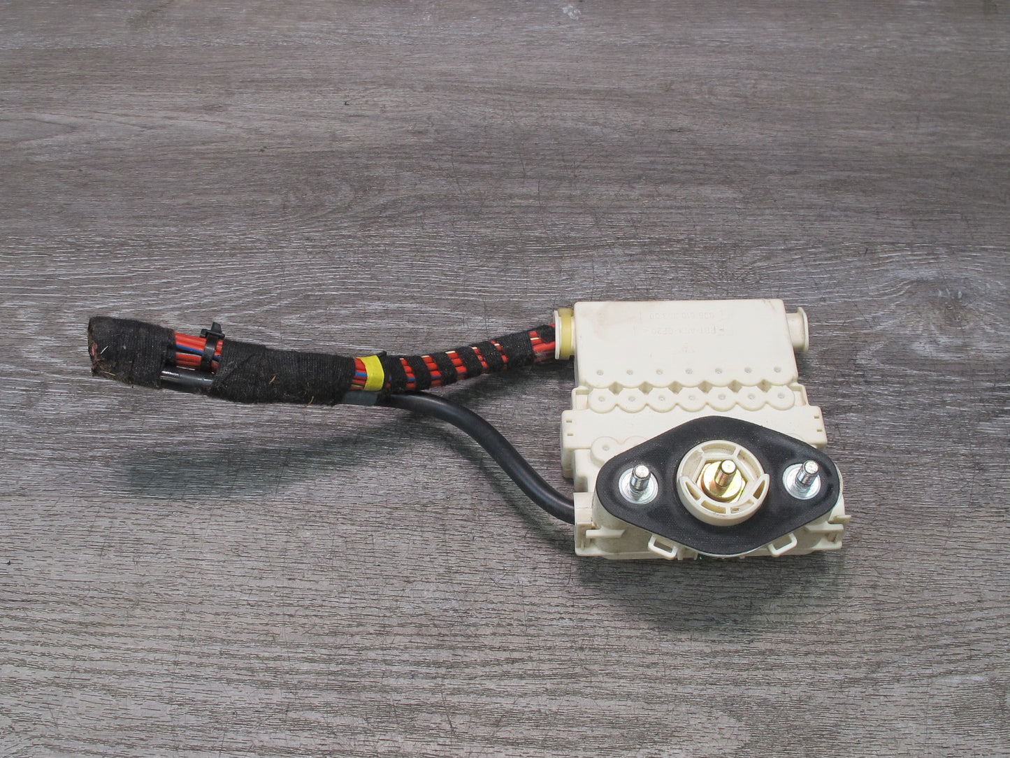 1999-2005 Porsche 911 Carrera 996 Fuse Box Power Distribution Relay 99661030100