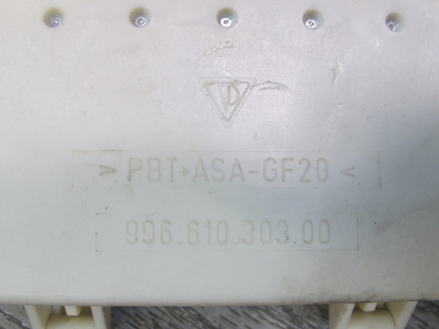 1999-2005 Porsche 911 Carrera 996 Fuse Box Power Distribution Relay 99661030100