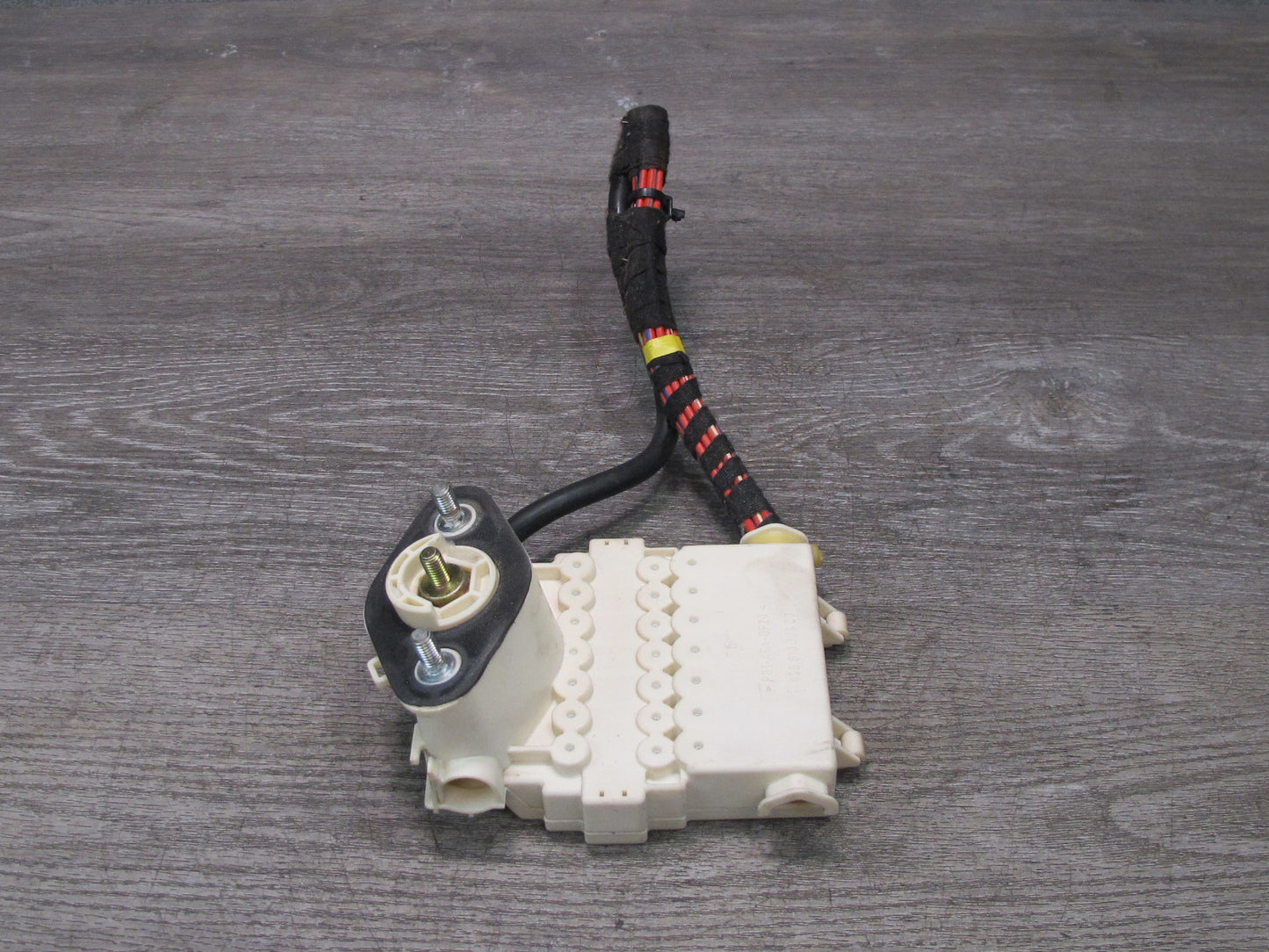 1999-2005 Porsche 911 Carrera 996 Fuse Box Power Distribution Relay 99661030100