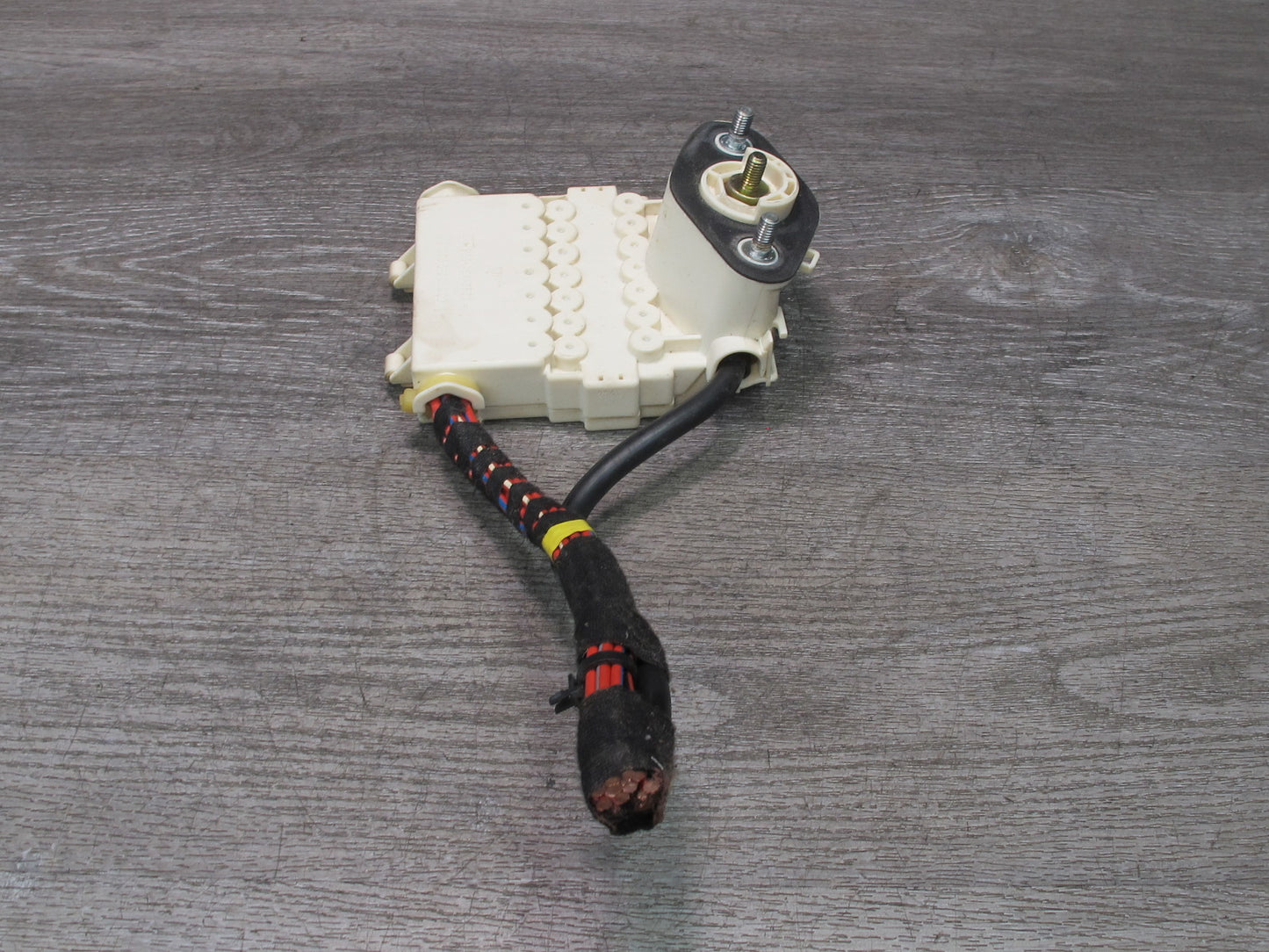 1999-2005 Porsche 911 Carrera 996 Fuse Box Power Distribution Relay 99661030100
