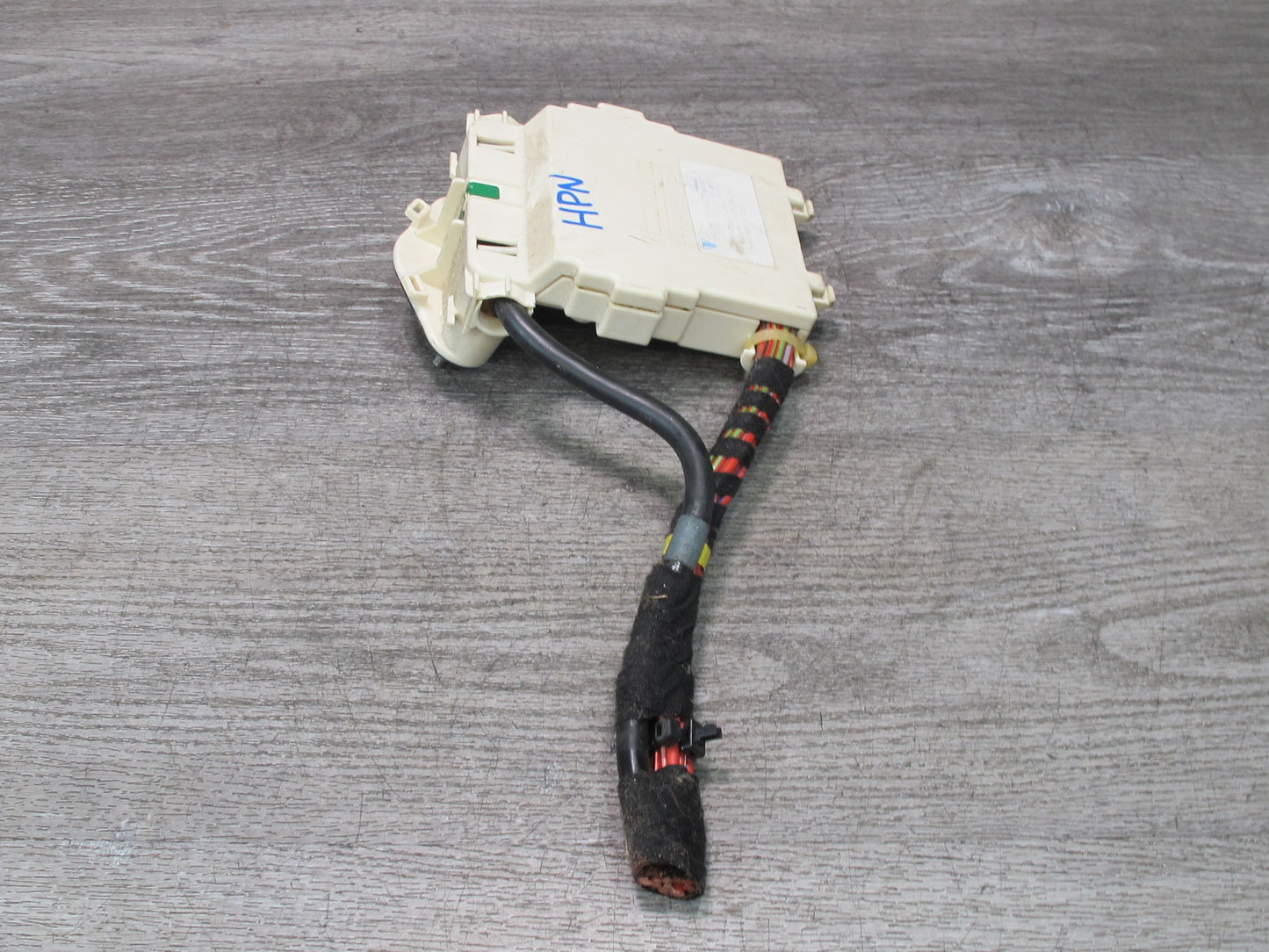 1999-2005 Porsche 911 Carrera 996 Fuse Box Power Distribution Relay 99661030100