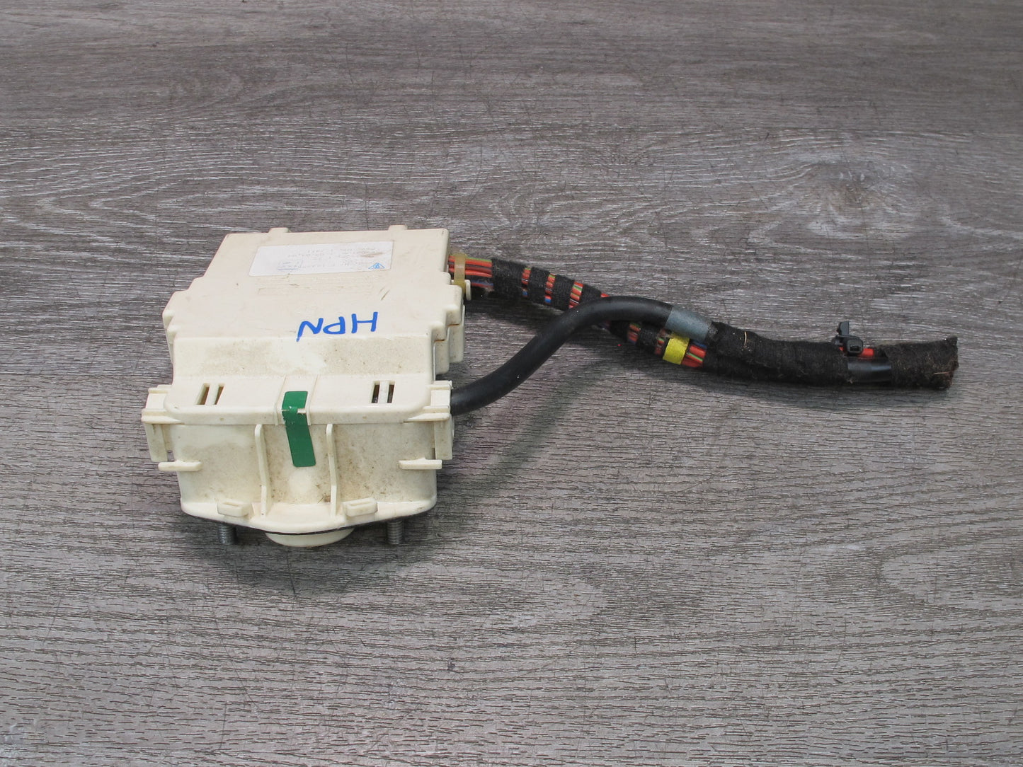 1999-2005 Porsche 911 Carrera 996 Fuse Box Power Distribution Relay 99661030100