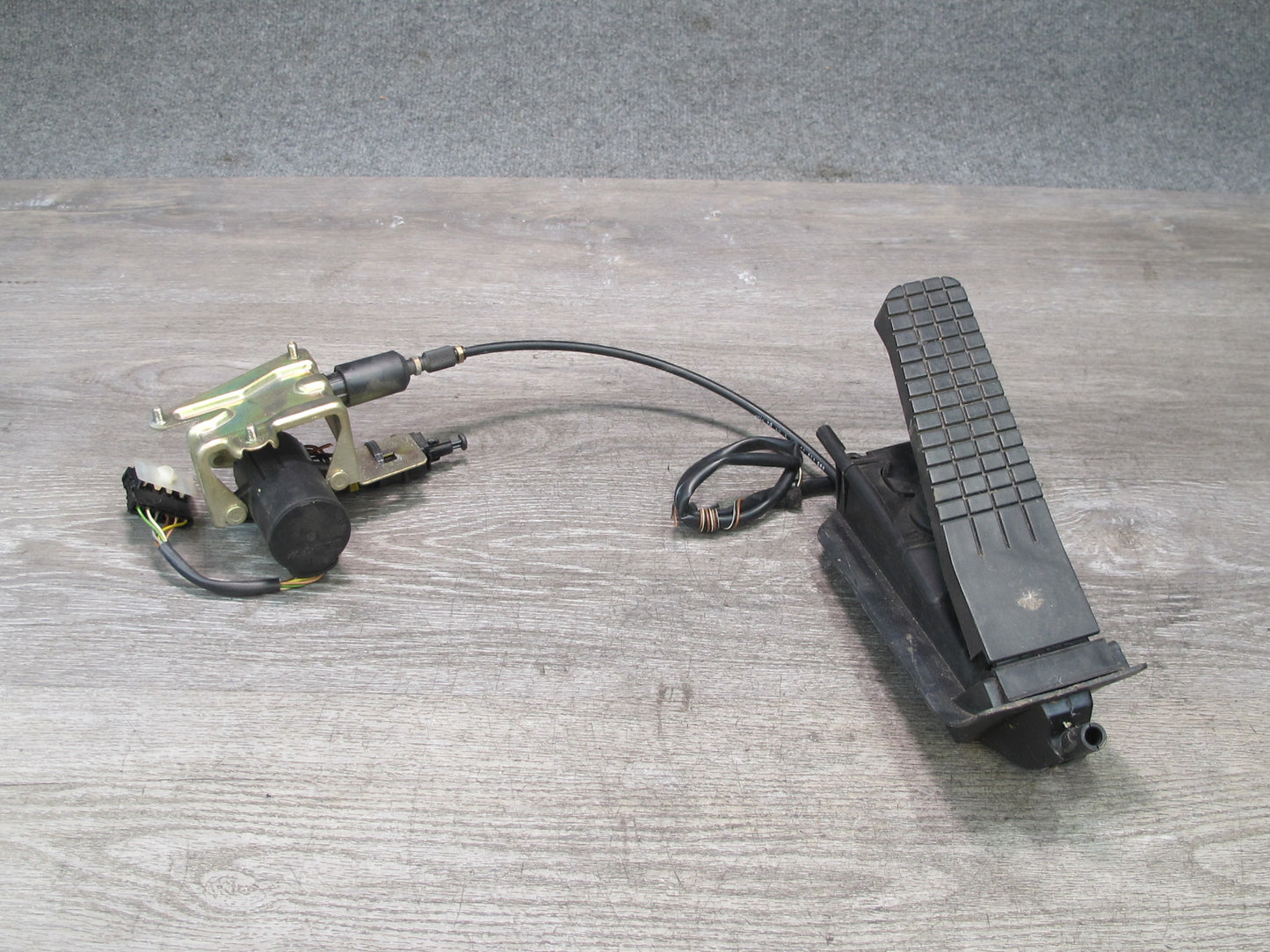 02-05 Porsche 911 996 A/T Gas Acceleration Pedal W/ Cable & Sensor 99642302904
