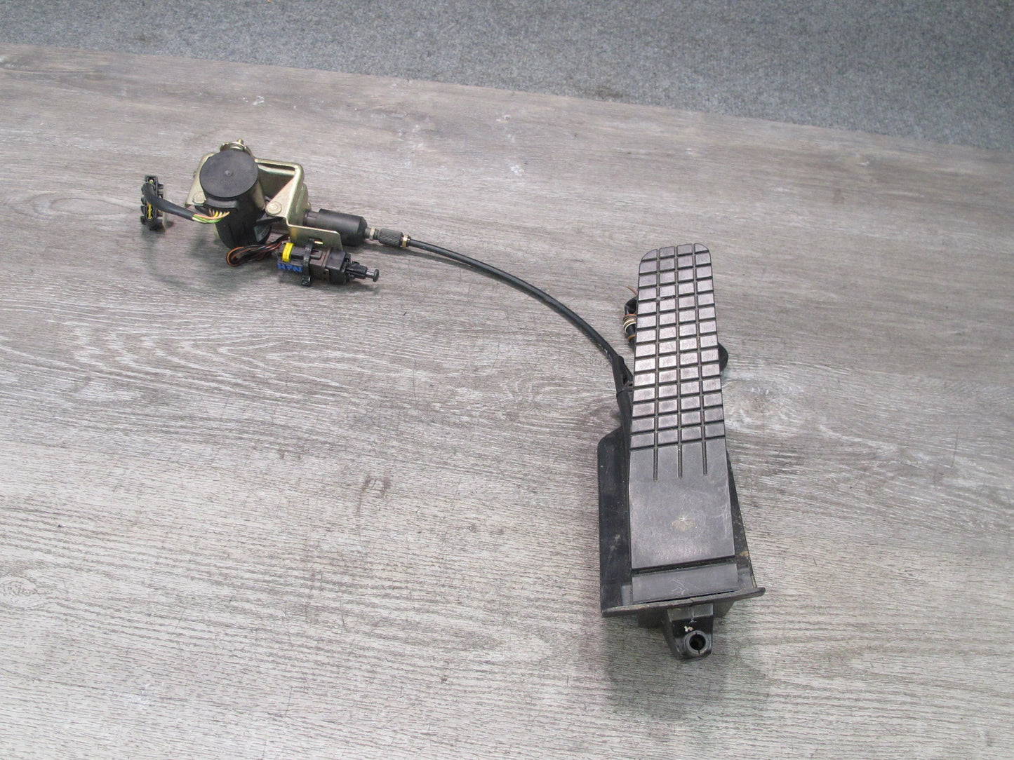 02-05 Porsche 911 996 A/T Gas Acceleration Pedal W/ Cable & Sensor 99642302904