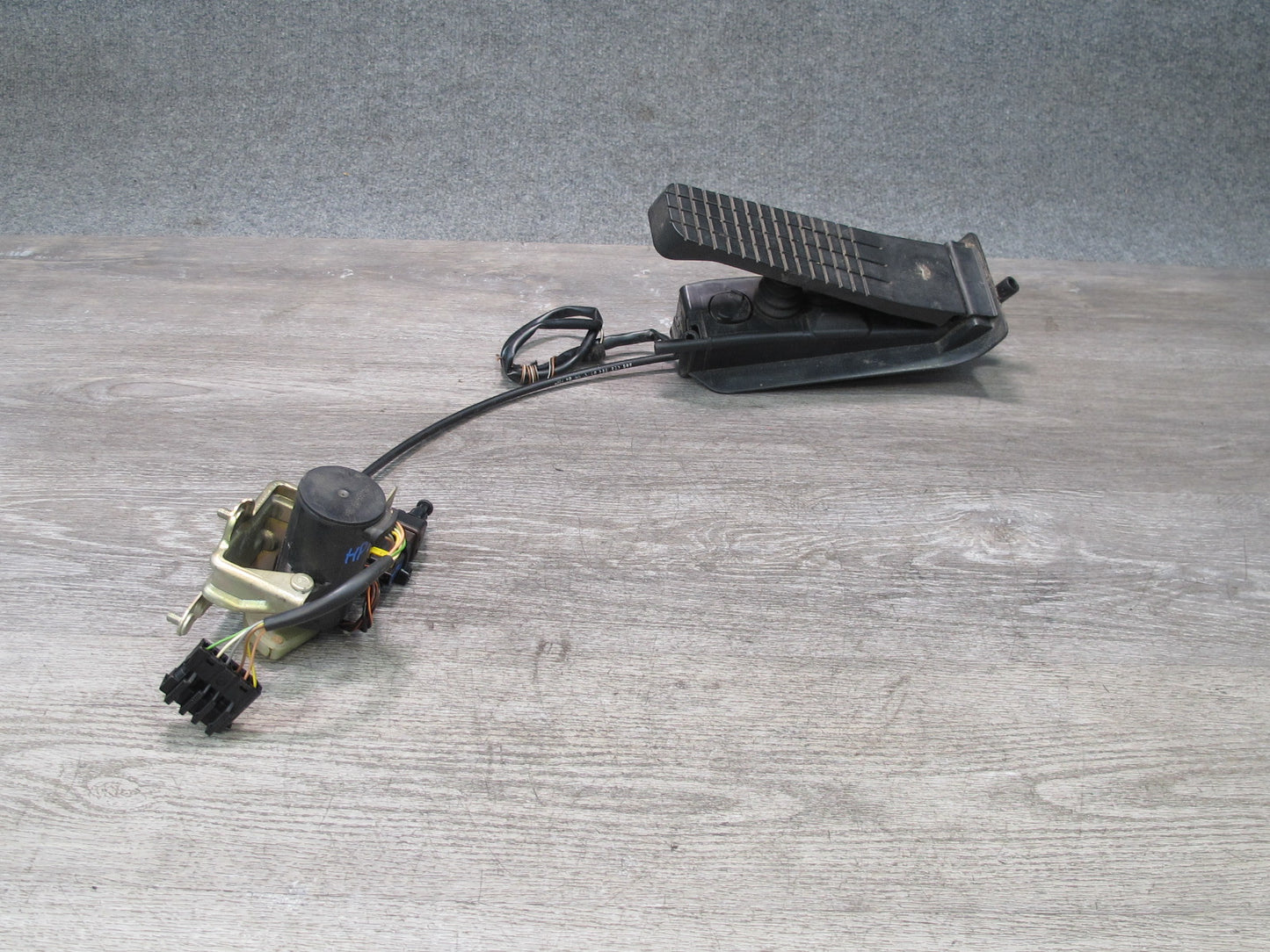 02-05 Porsche 911 996 A/T Gas Acceleration Pedal W/ Cable & Sensor 99642302904