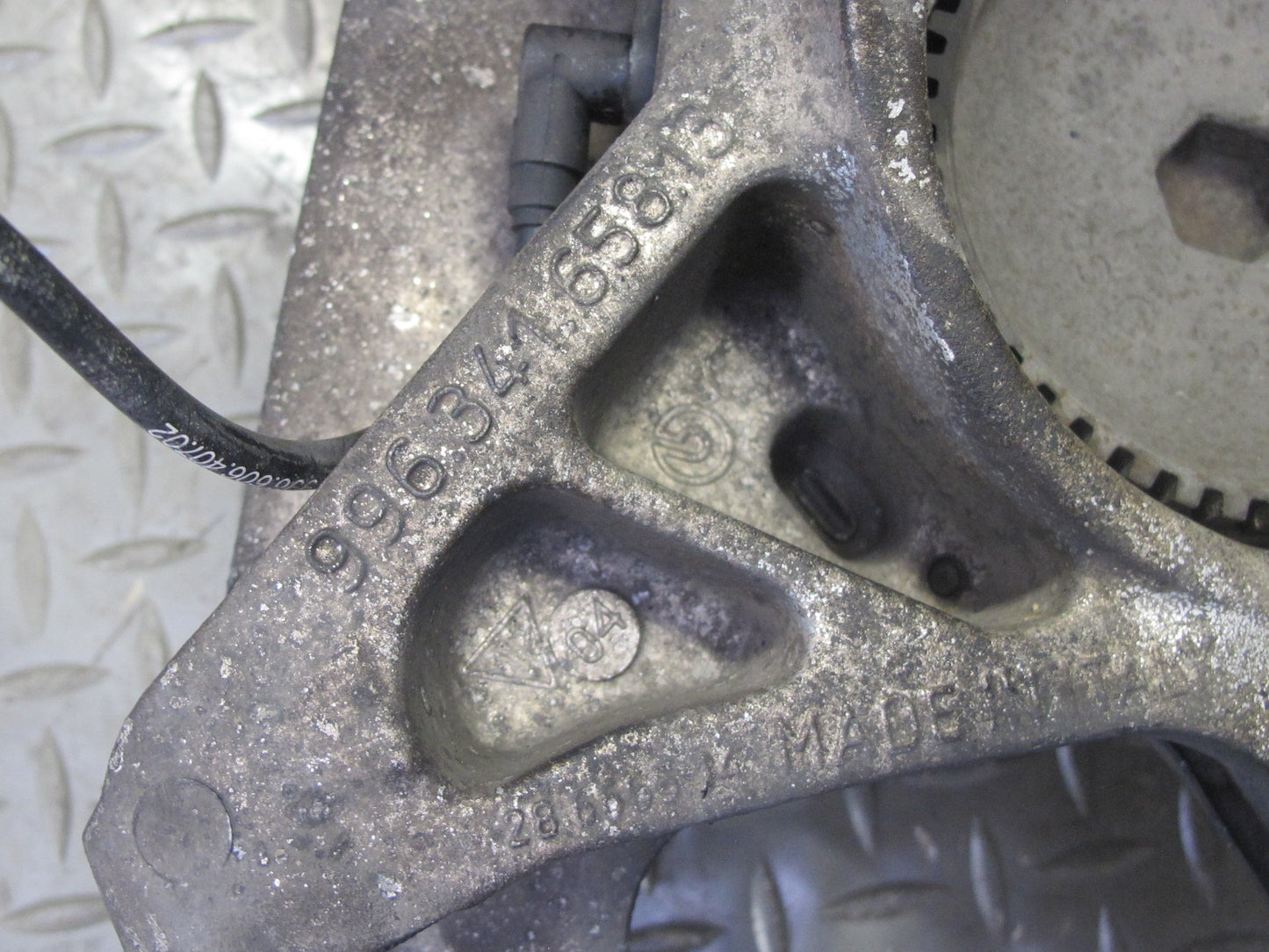 1999-2005 Porsche 911 996 Front Right Side Spindle Knuckle Wheel Hub Bearing