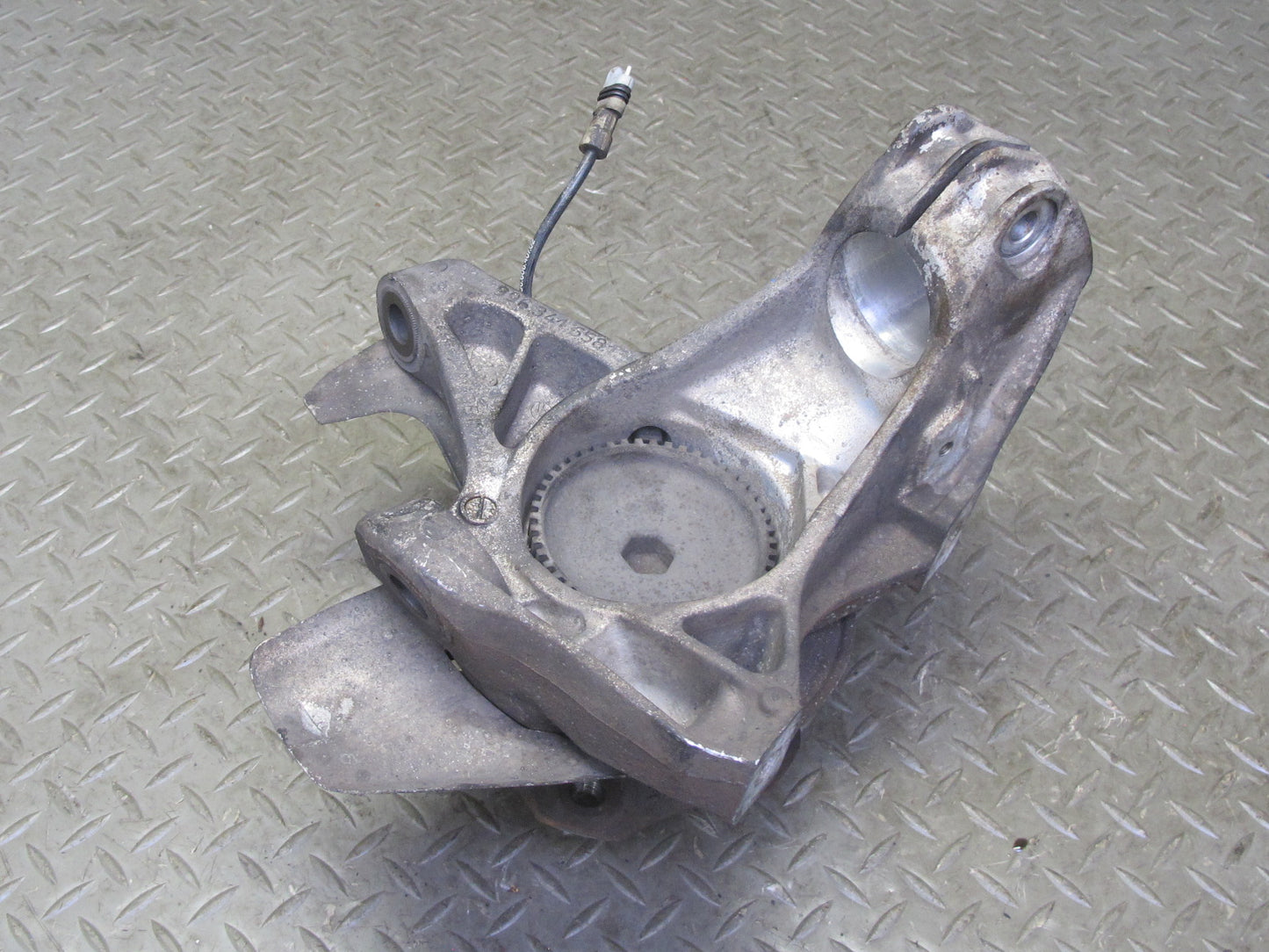 1999-2005 Porsche 911 996 Front Right Side Spindle Knuckle Wheel Hub Bearing