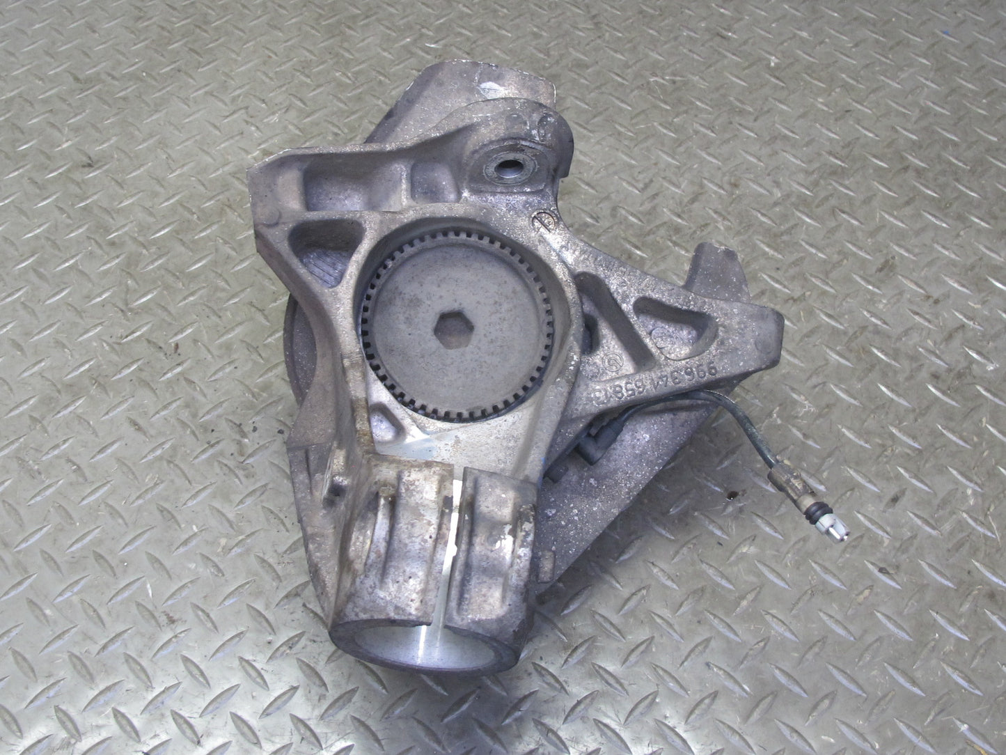 1999-2005 Porsche 911 996 Front Right Side Spindle Knuckle Wheel Hub Bearing