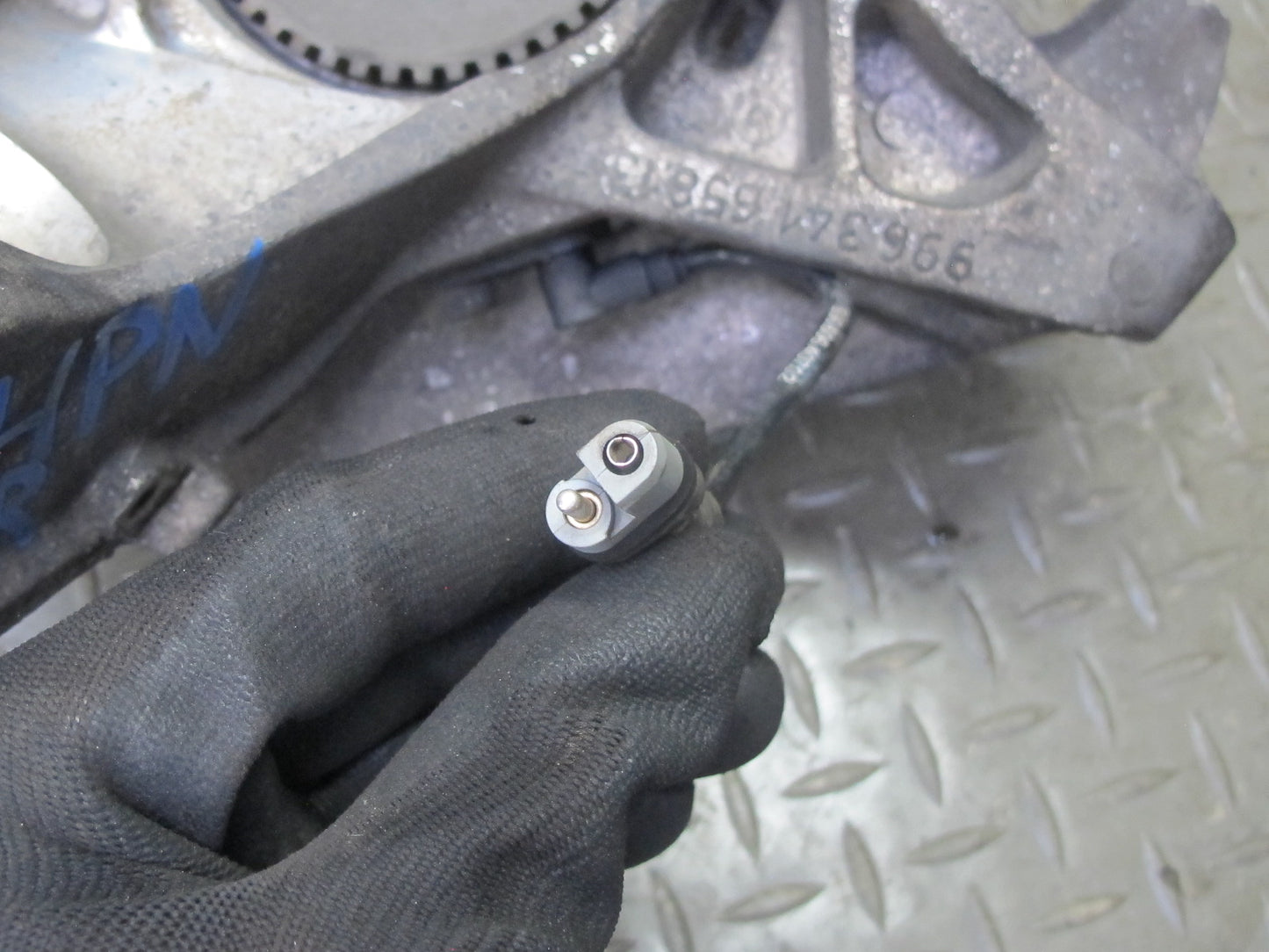 1999-2005 Porsche 911 996 Front Right Side Spindle Knuckle Wheel Hub Bearing