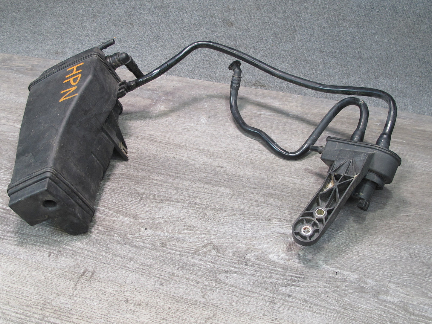 1999-2005 Porsche 911 Carrera 996 Fuel Evap Vapor Charcoal Canister 99620122107