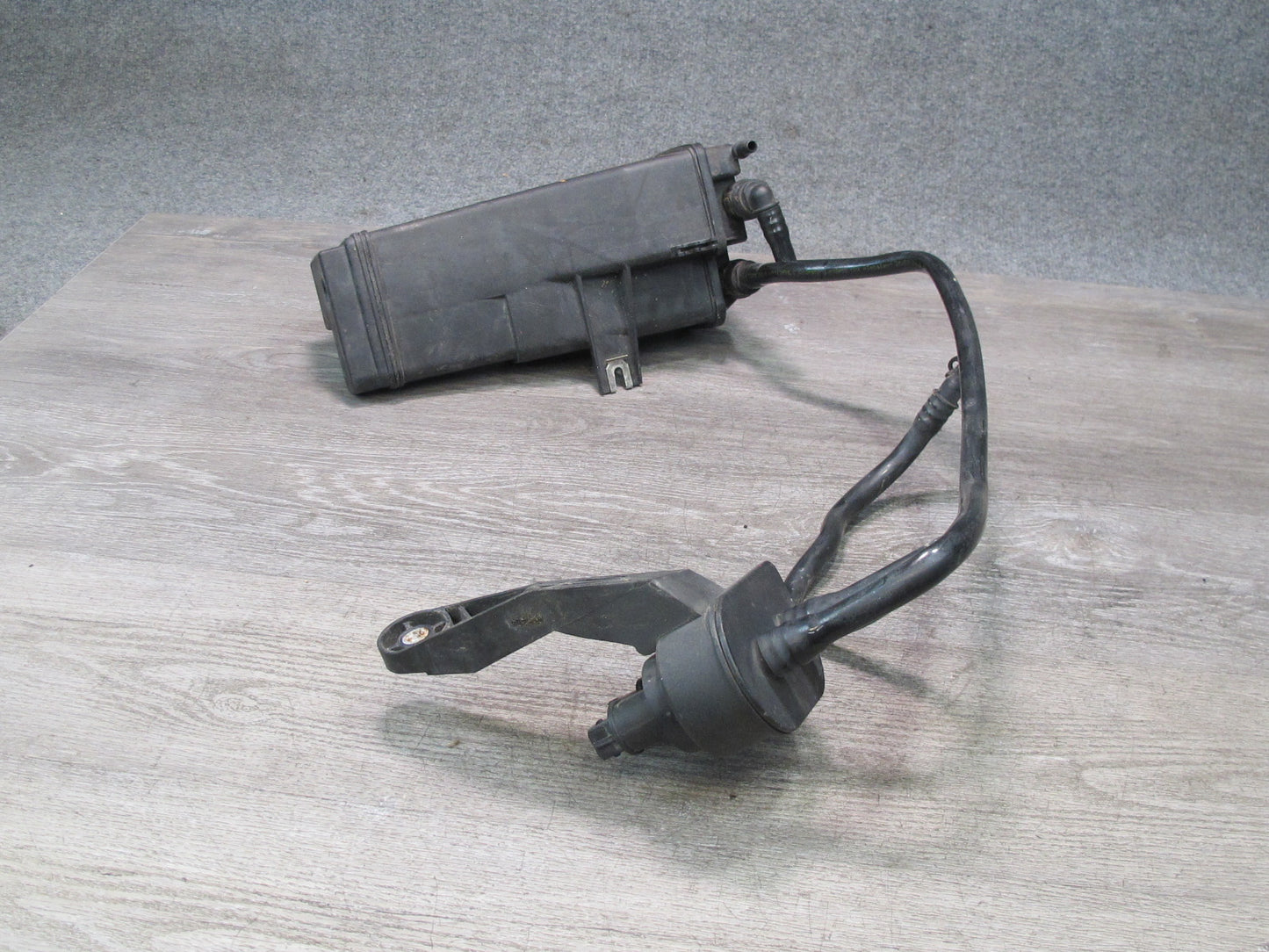 1999-2005 Porsche 911 Carrera 996 Fuel Evap Vapor Charcoal Canister 99620122107