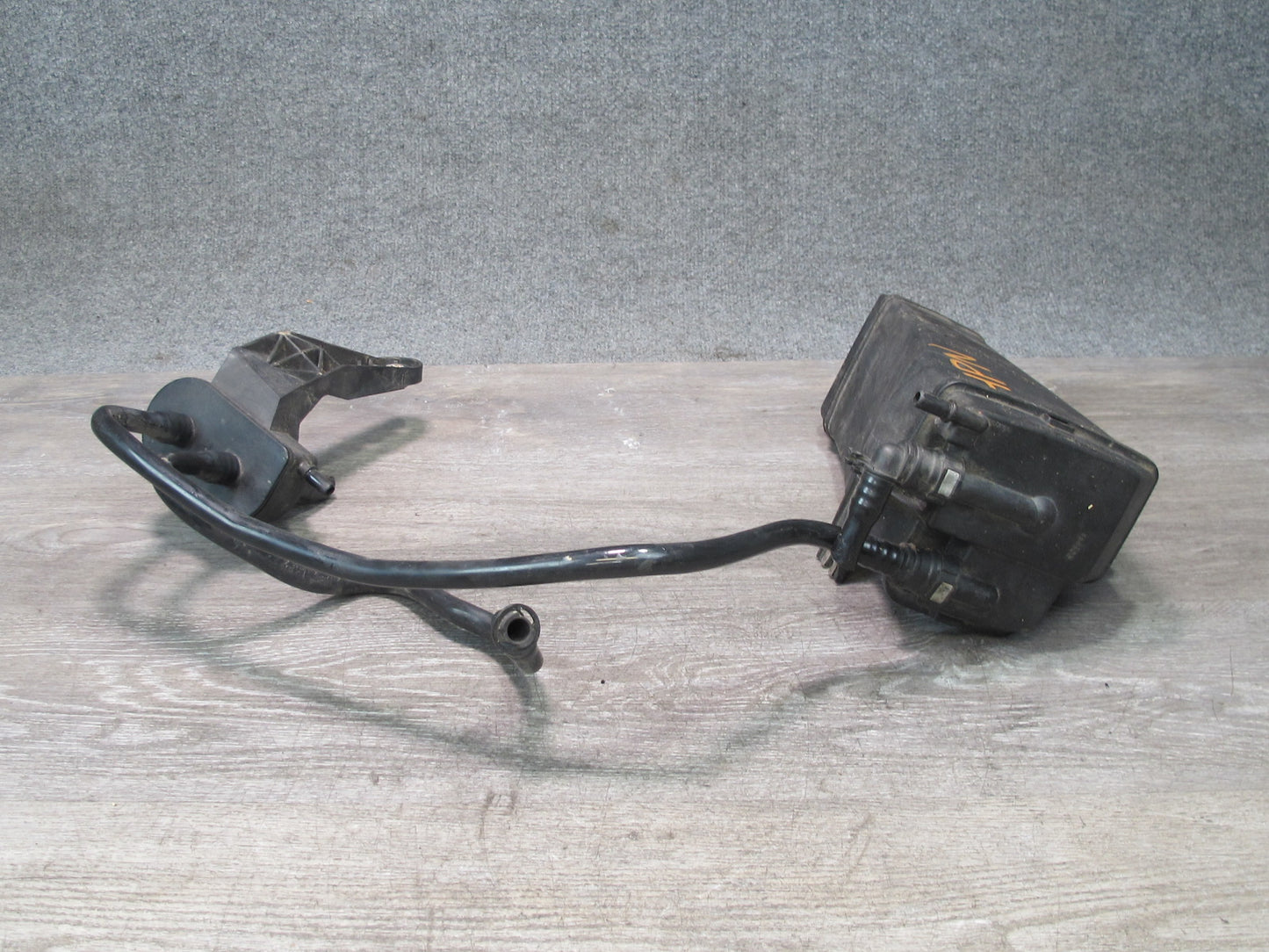 1999-2005 Porsche 911 Carrera 996 Fuel Evap Vapor Charcoal Canister 99620122107