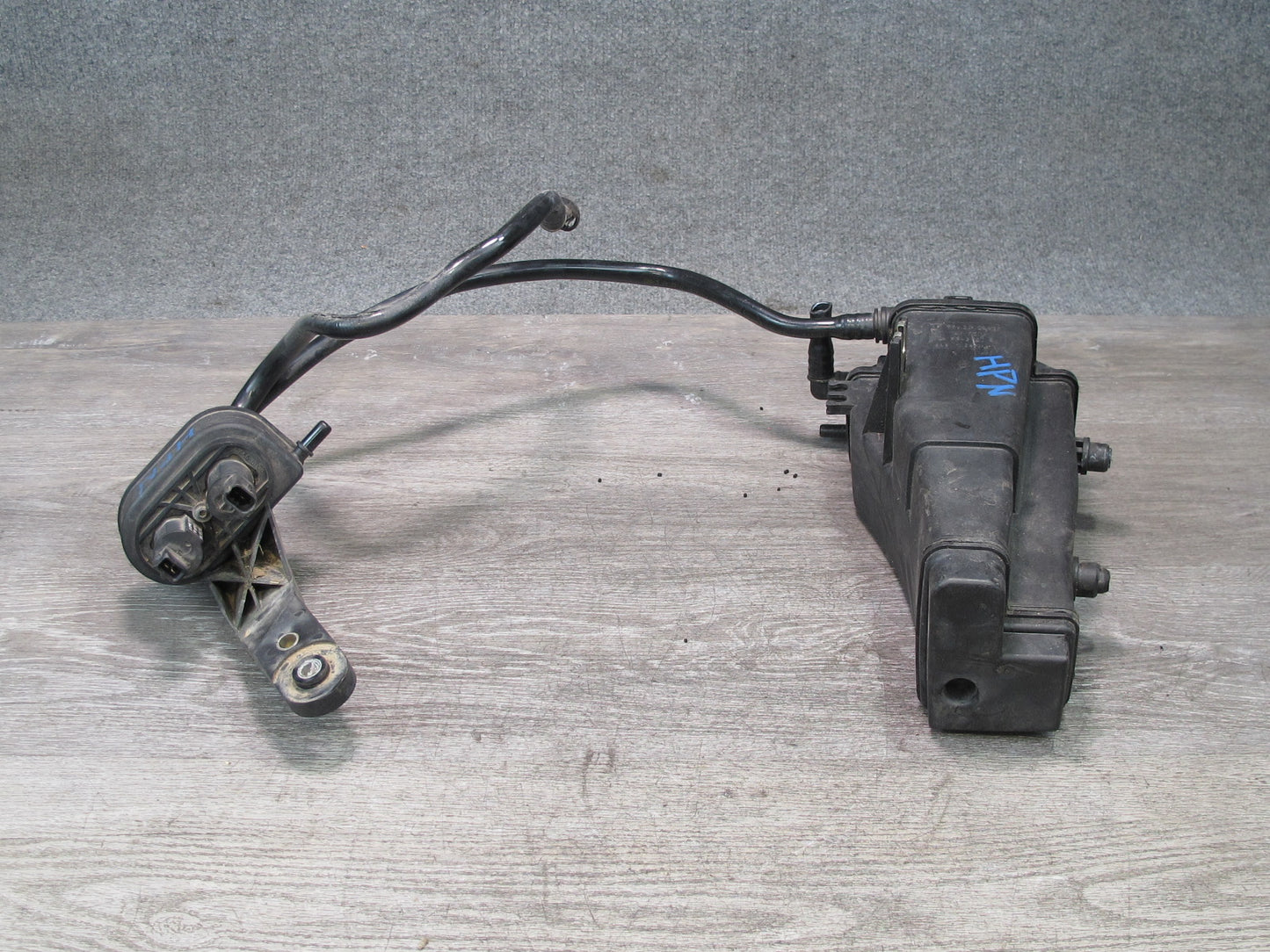 1999-2005 Porsche 911 Carrera 996 Fuel Evap Vapor Charcoal Canister 99620122107
