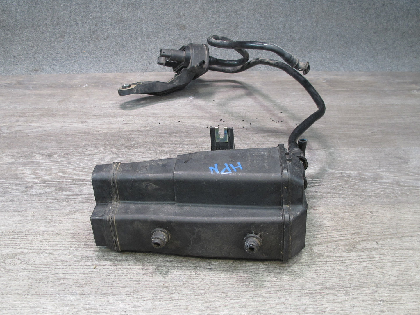 1999-2005 Porsche 911 Carrera 996 Fuel Evap Vapor Charcoal Canister 99620122107