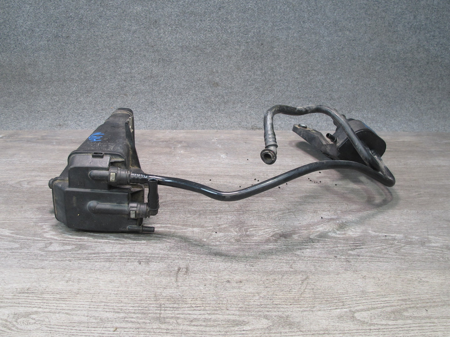 1999-2005 Porsche 911 Carrera 996 Fuel Evap Vapor Charcoal Canister 99620122107