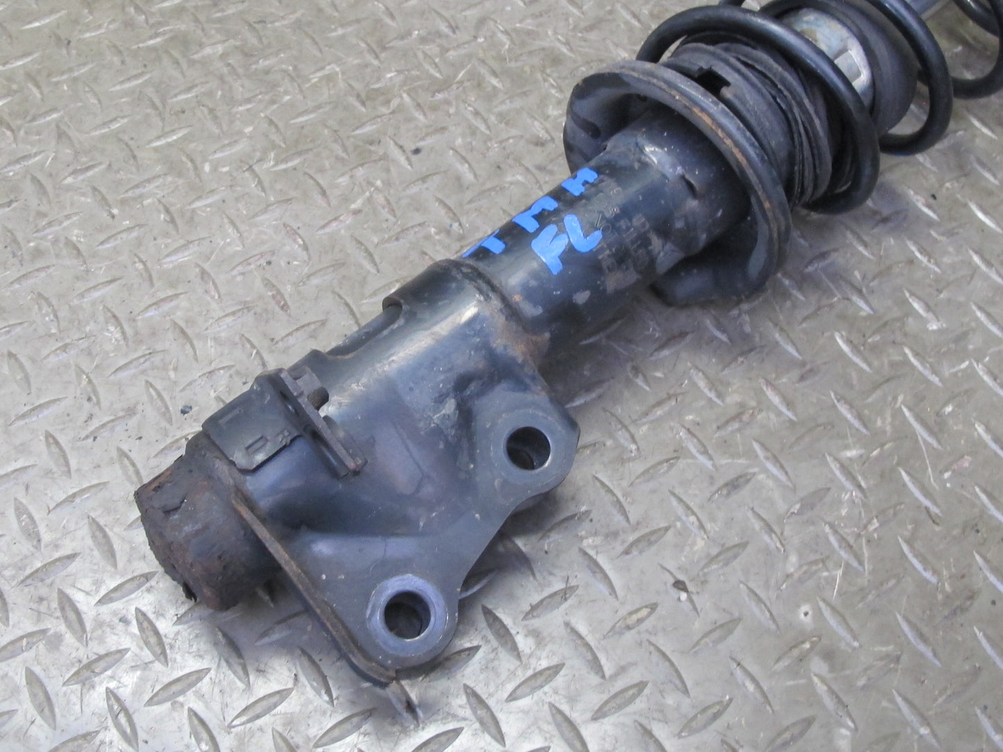 00-02 Toyota MR2 Spyder ZZW30L Set of 2 Front Strut Shock Absorber OEM