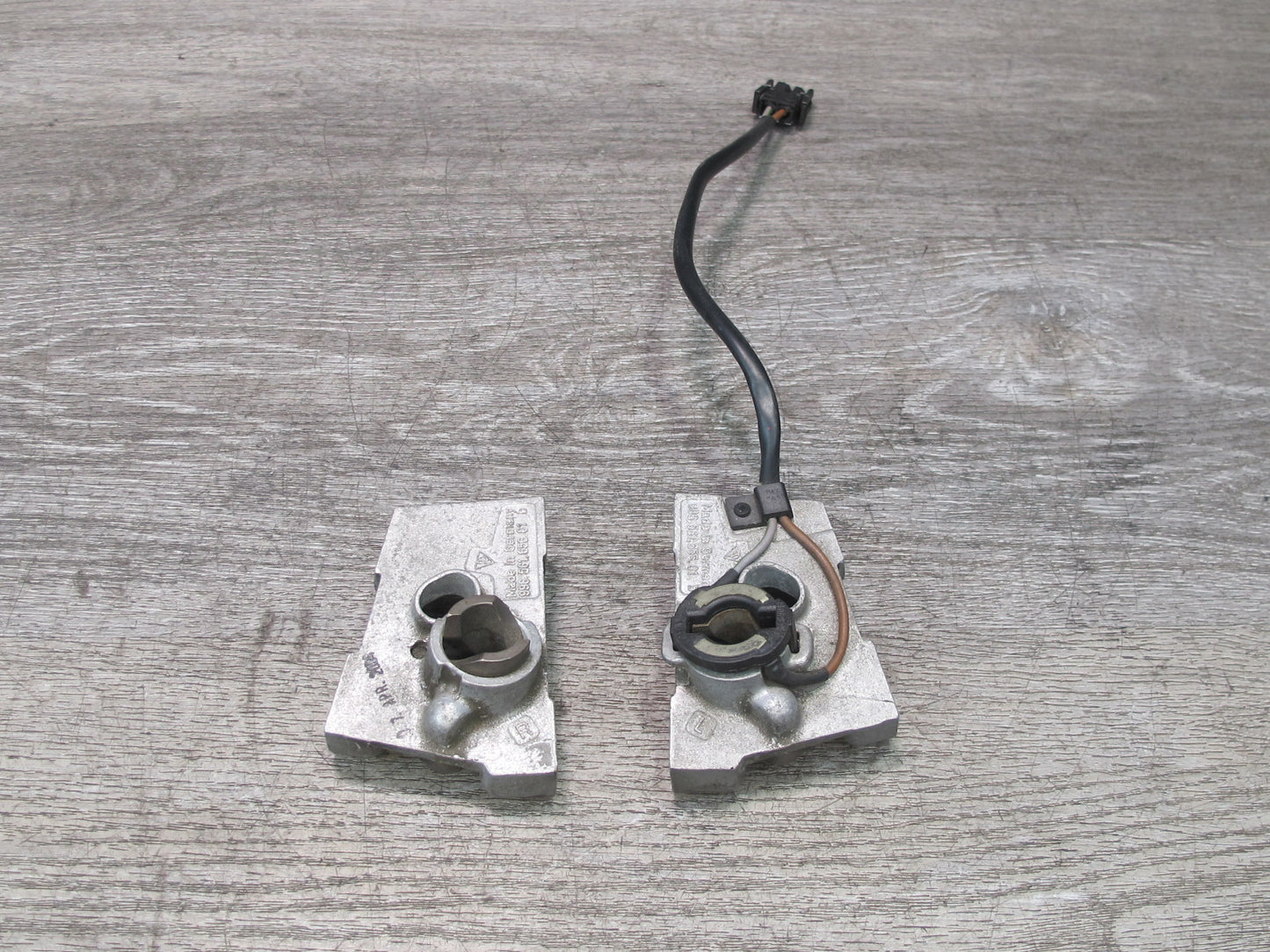 99-05 Porsche 911 996 Convertible Left & Right Hardtop Lock Bracket Mount Set