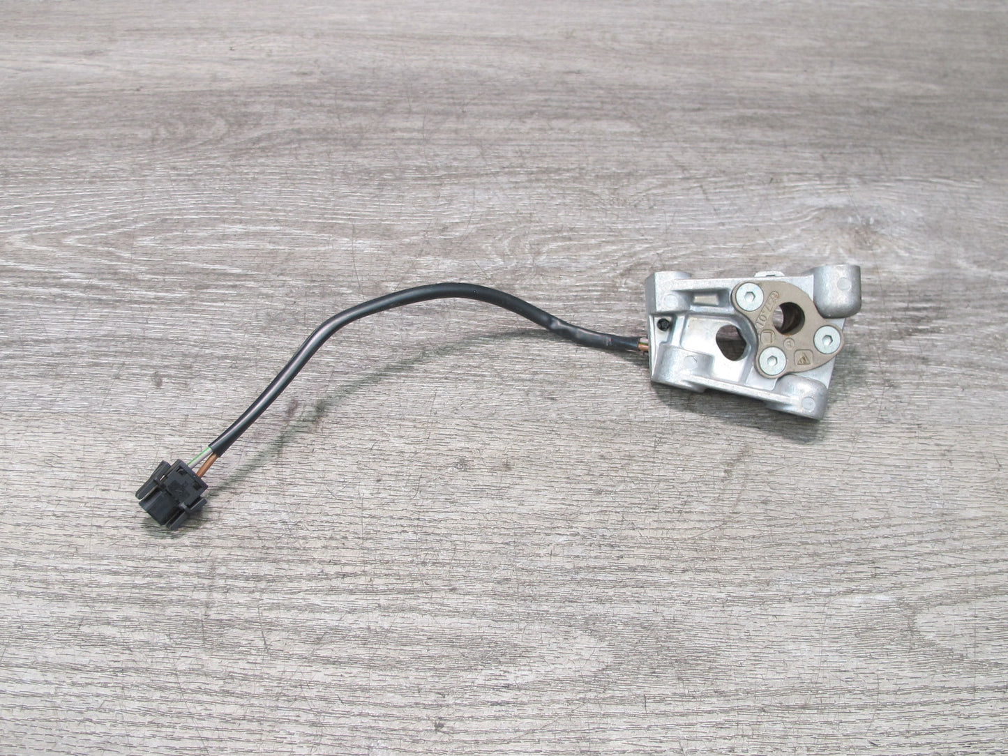99-05 Porsche 911 996 Convertible Left & Right Hardtop Lock Bracket Mount Set
