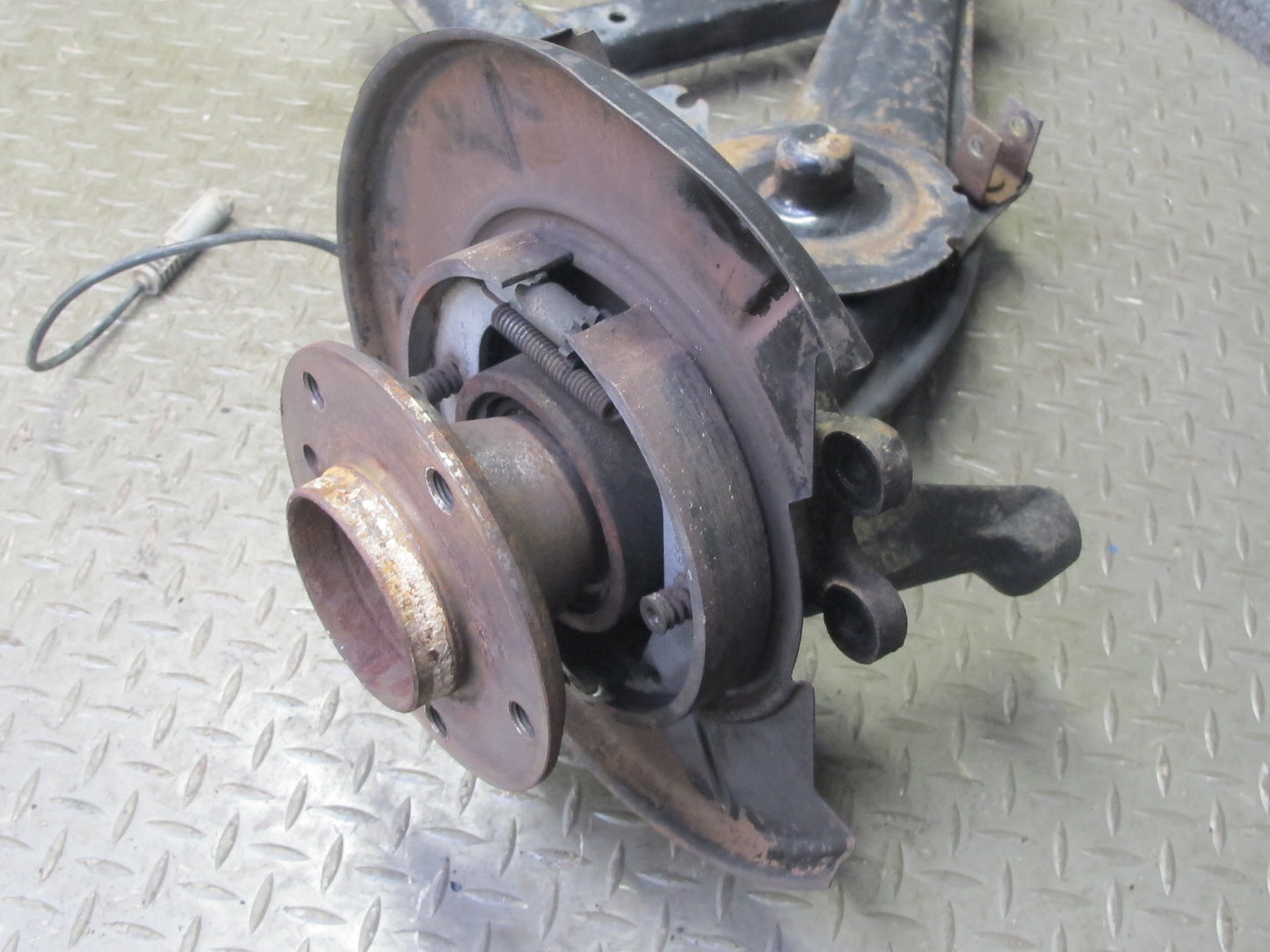 96-02 BMW E36/7 Z3 Rear Left Spindle Knuckle Wheel Hub Bearing Trailing Arm OEM