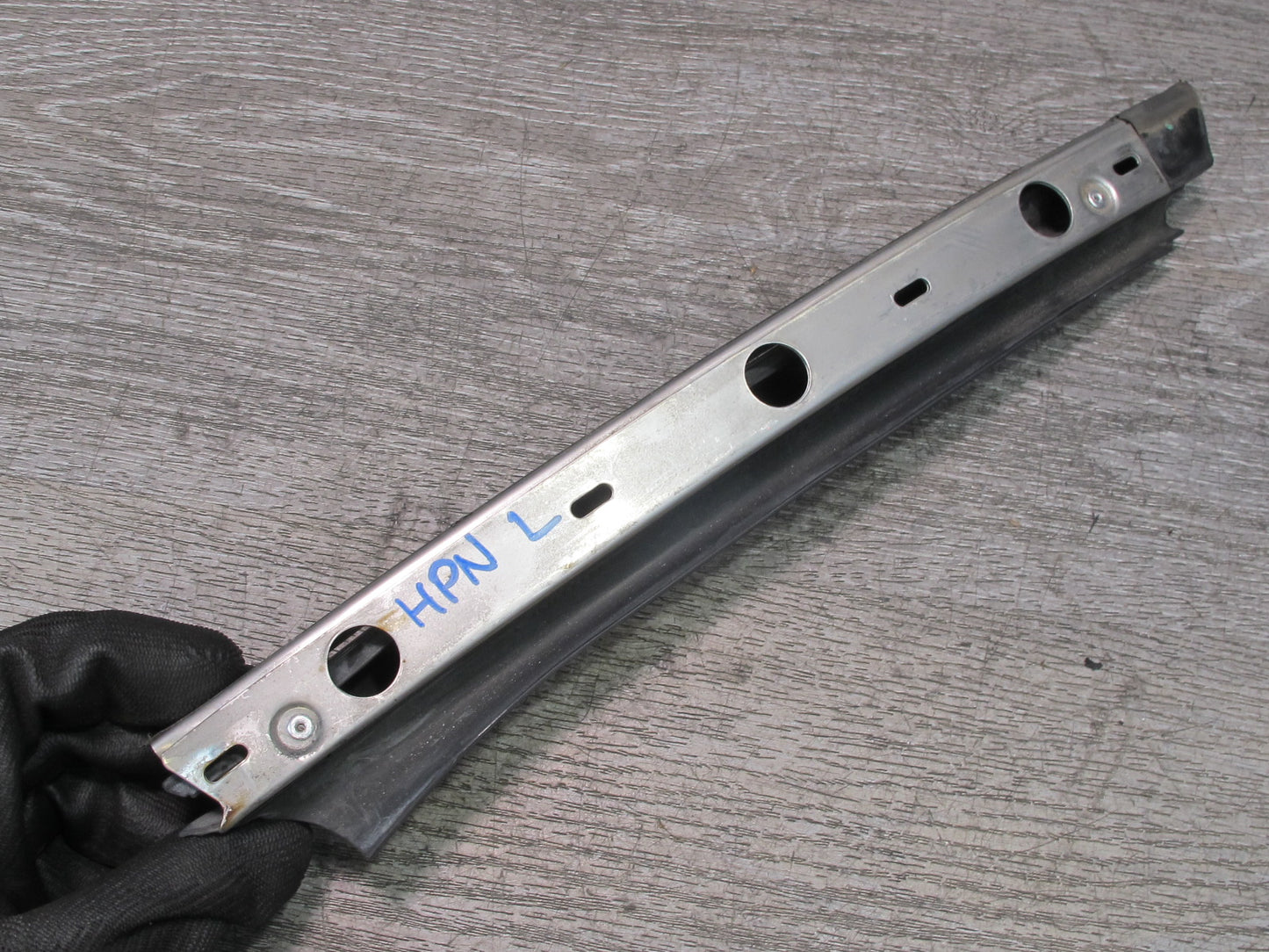 99-05 Porsche 911 996 Convertible TOP Left & Right Side Lower Seal Bracket Set