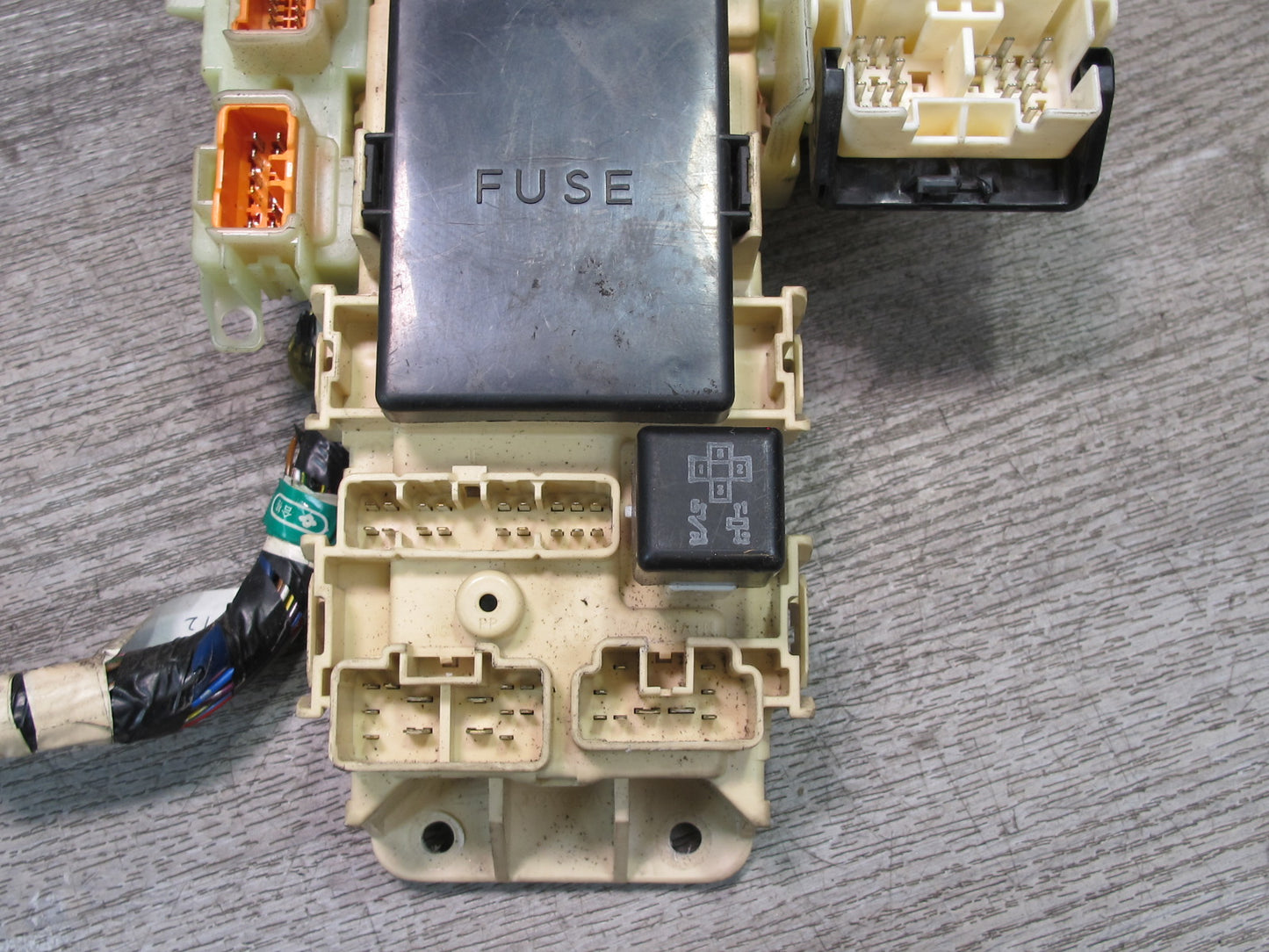 96-97 Lexus UZZ30L SC400 Interior Fuse Relay Box Module w Integration Relay OEM