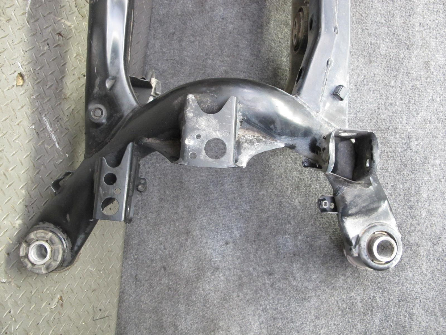 01-06 Lexus UCF30L LS430 Rear Suspension Subframe Crossmember Carrier OEM