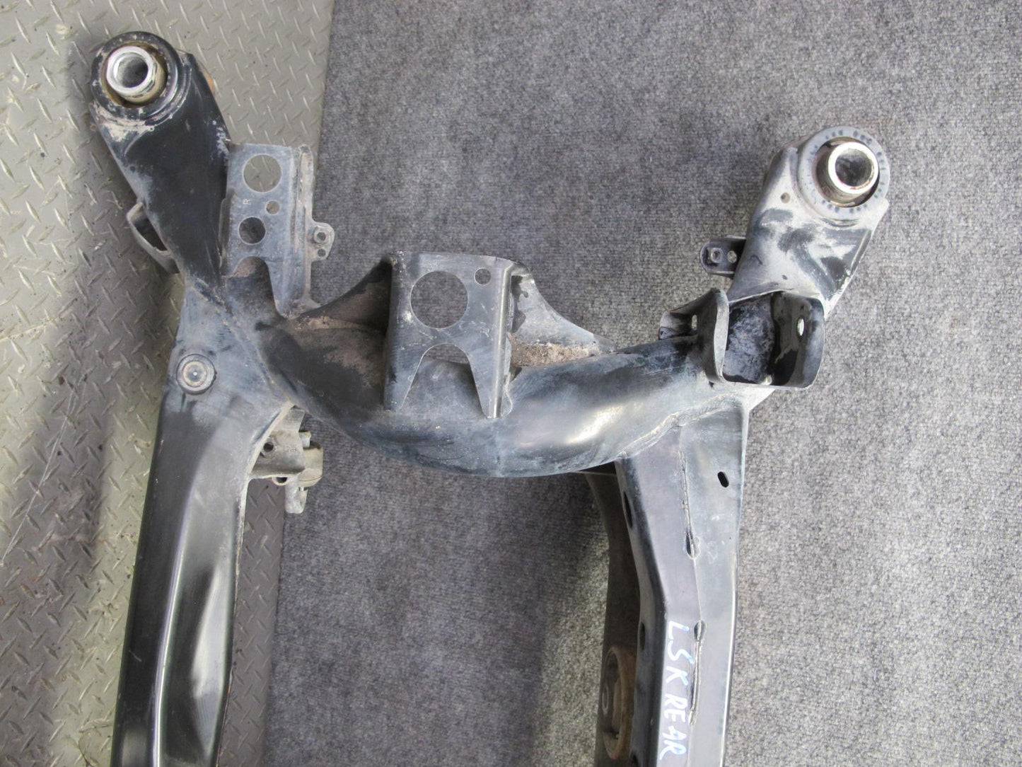 01-06 Lexus UCF30L LS430 Rear Suspension Subframe Crossmember Carrier OEM