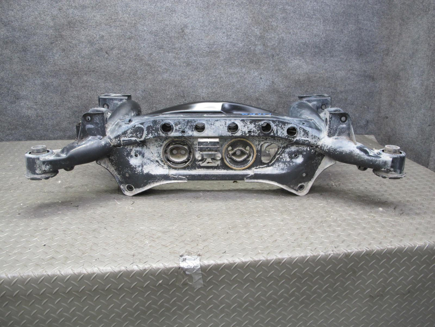01-06 Lexus UCF30L LS430 Rear Suspension Subframe Crossmember Carrier OEM