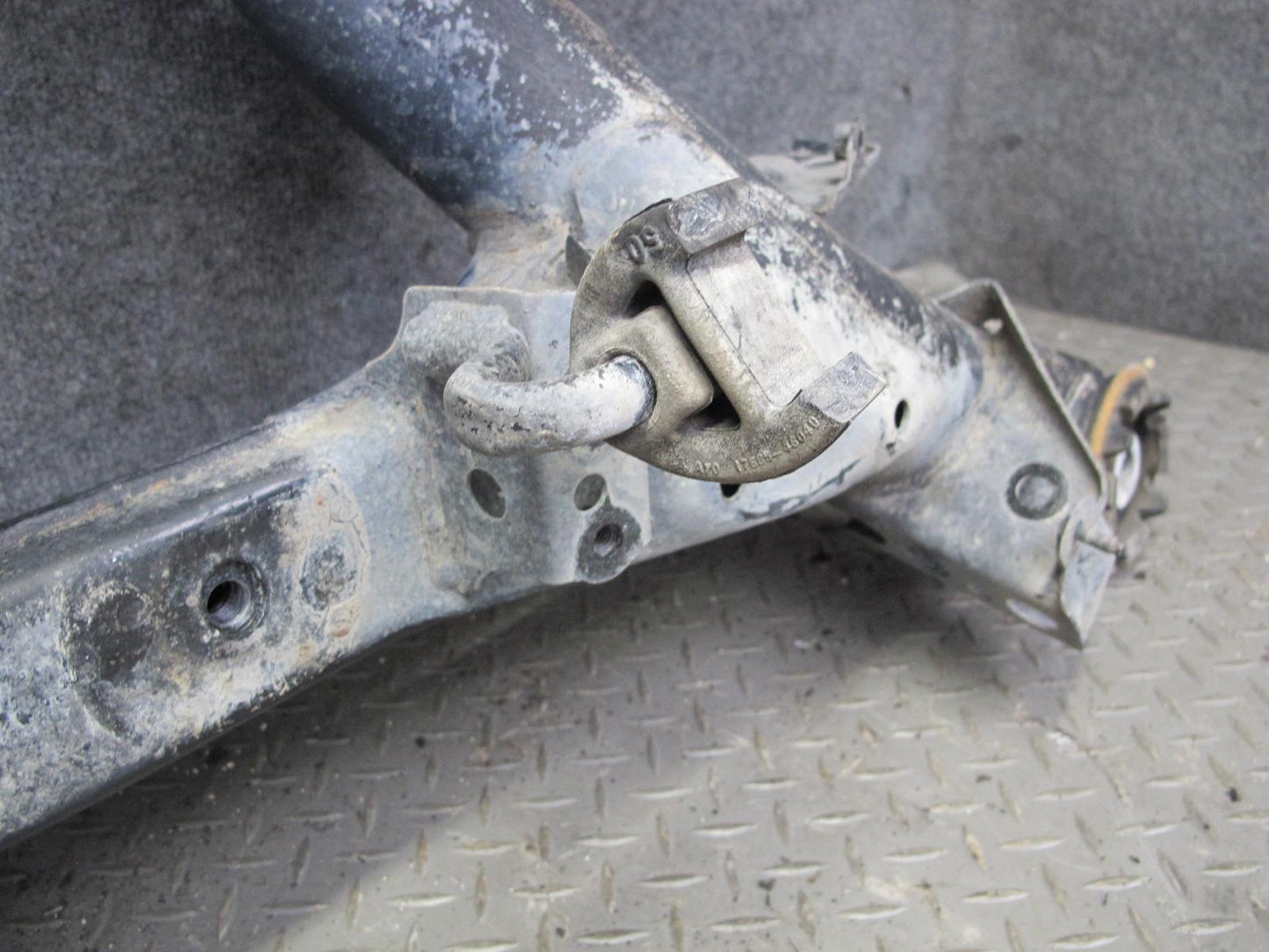 01-06 Lexus UCF30L LS430 Rear Suspension Subframe Crossmember Carrier OEM