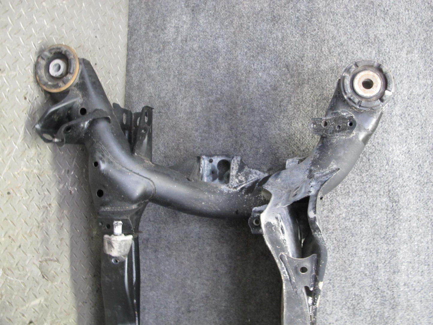 01-06 Lexus UCF30L LS430 Rear Suspension Subframe Crossmember Carrier OEM