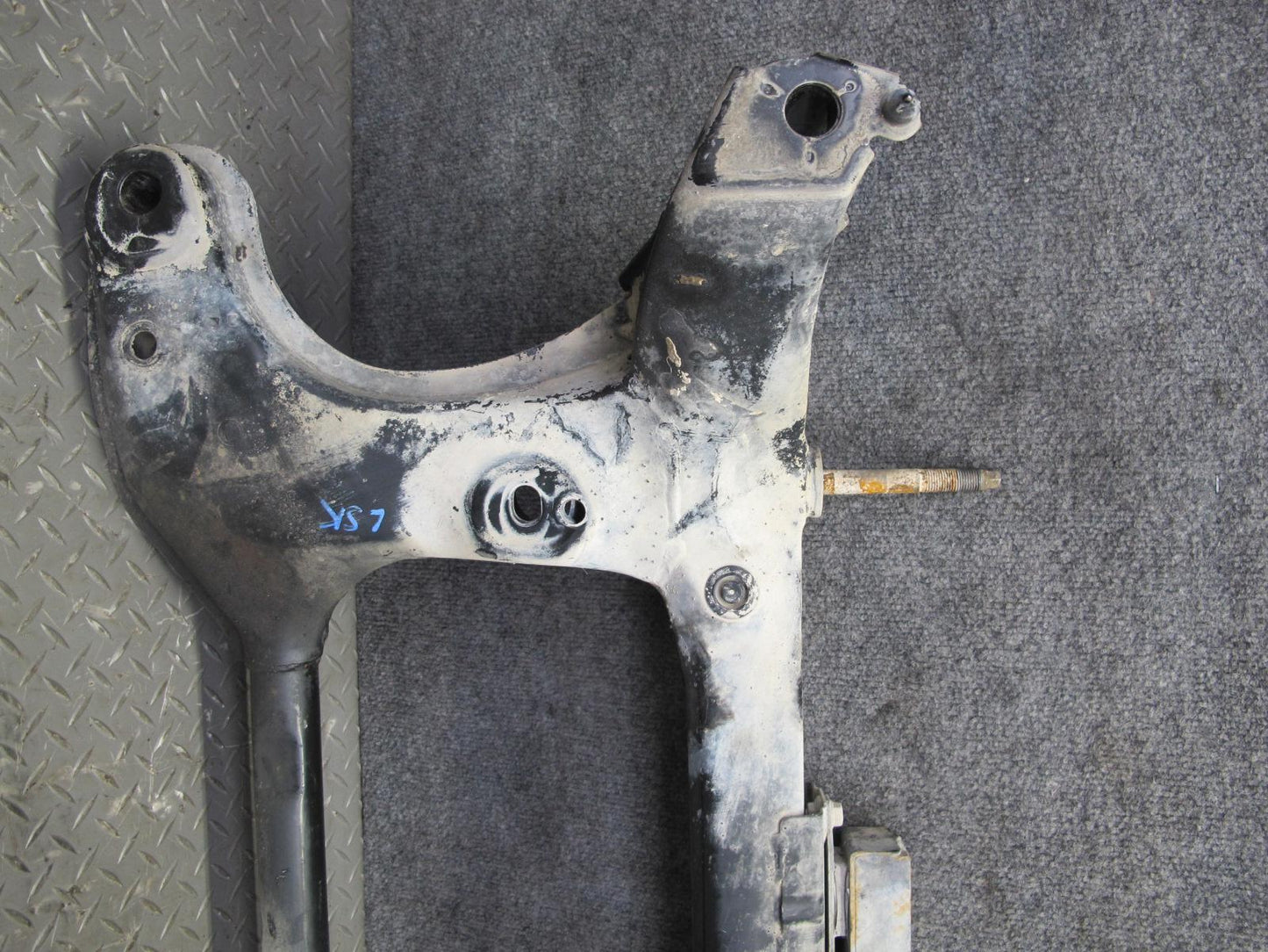 04-06 Lexus UCF30L LS430 Front Suspension Subframe Crossmember Cradle OEM