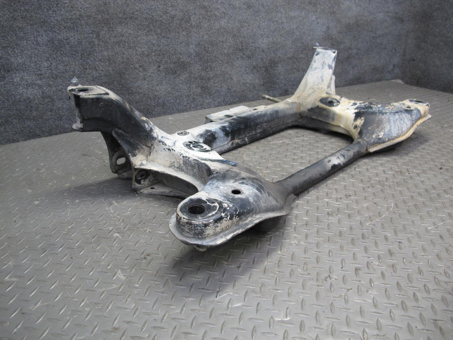 04-06 Lexus UCF30L LS430 Front Suspension Subframe Crossmember Cradle OEM