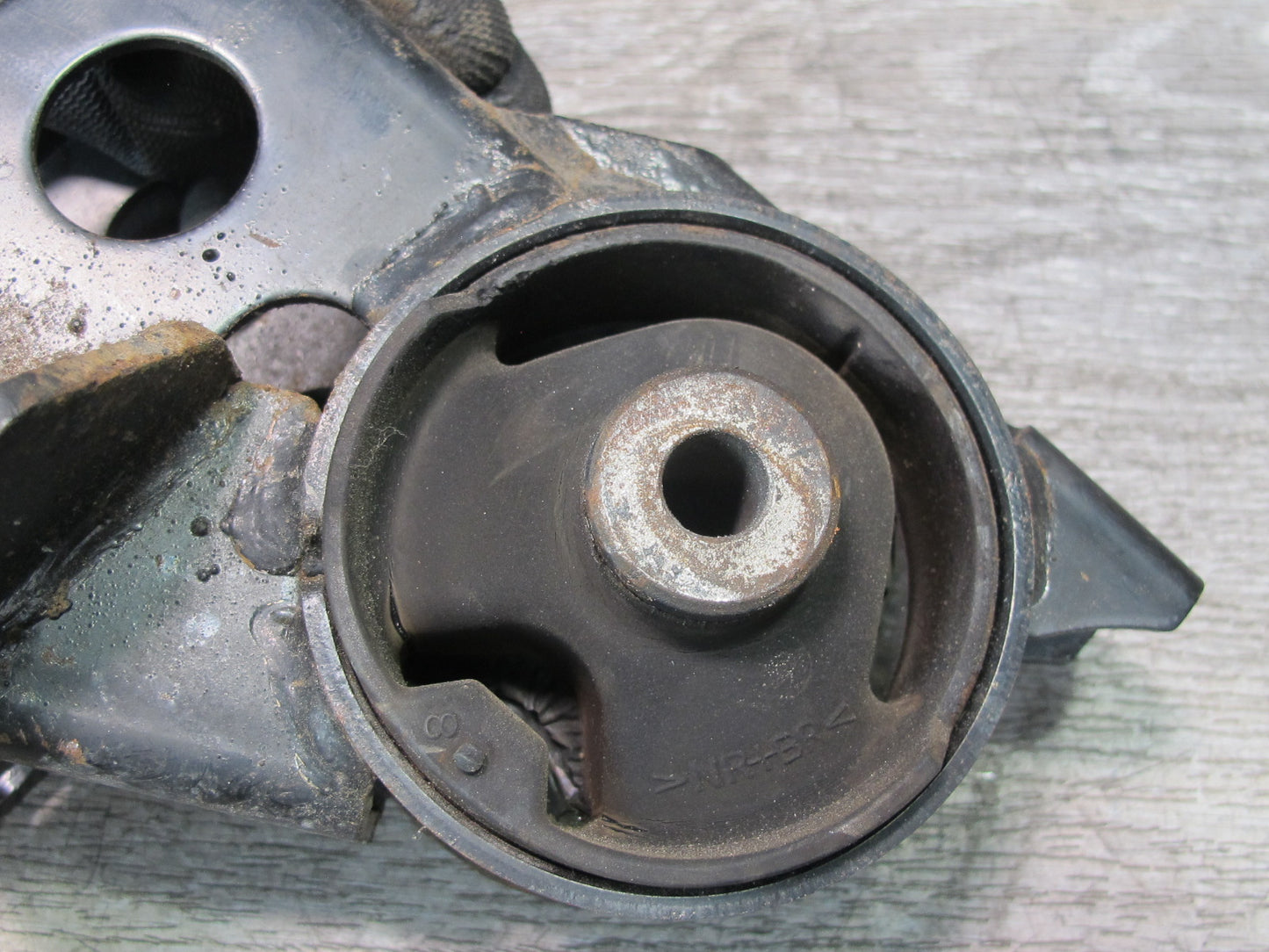 00-05 Toyota MR2 Spyder ZZW30L Engine Motor Mount OEM