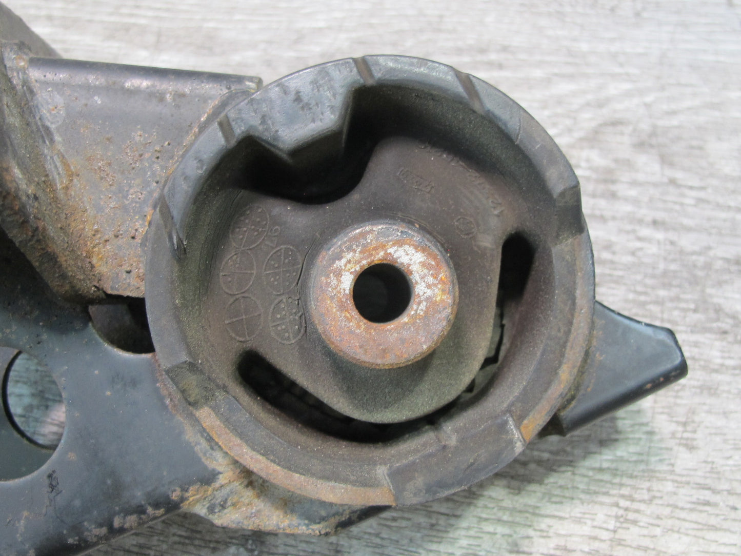 00-05 Toyota MR2 Spyder ZZW30L Engine Motor Mount OEM