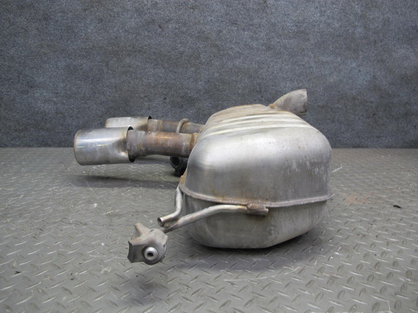 2008 VW Golf MK5 R32 VR6 3.2L Rear Exhaust Muffler w Tips OEM