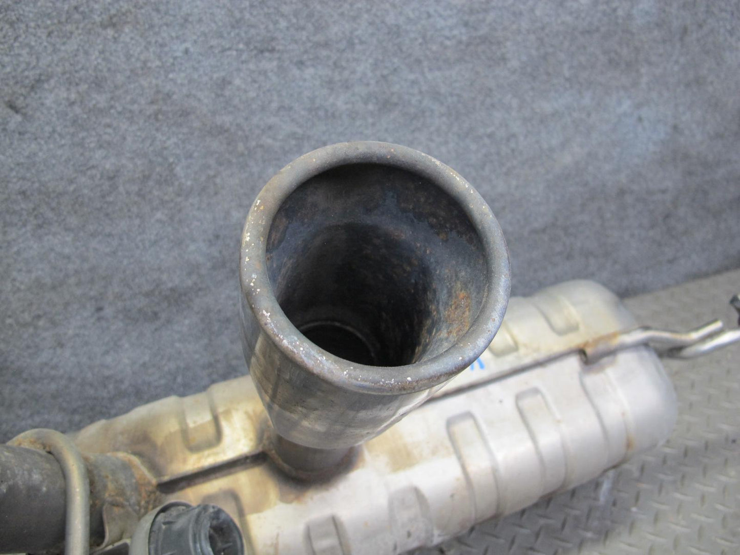 2008 VW Golf MK5 R32 VR6 3.2L Rear Exhaust Muffler w Tips OEM