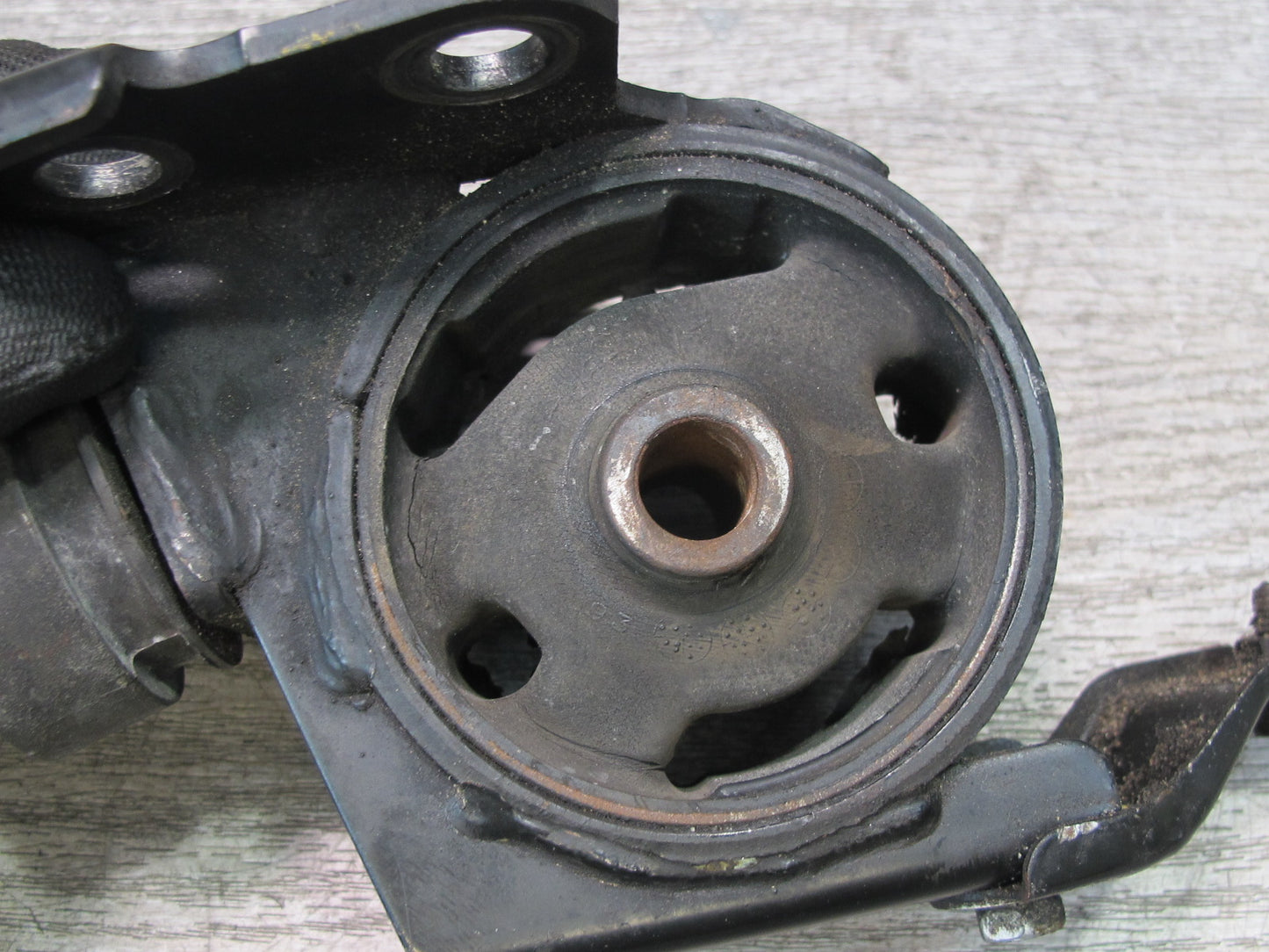 00-05 Toyota MR2 Spyder ZZW30L Engine Motor Mount OEM