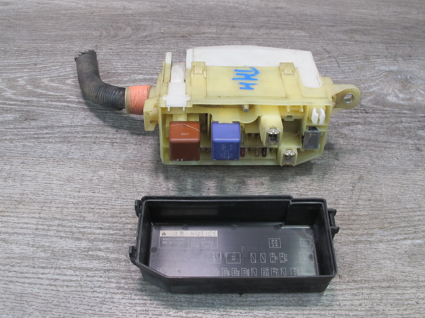 00-02 Toyota MR2 Spyder ZZW30L Engine Bay Main Fuse Relay Box Module OEM
