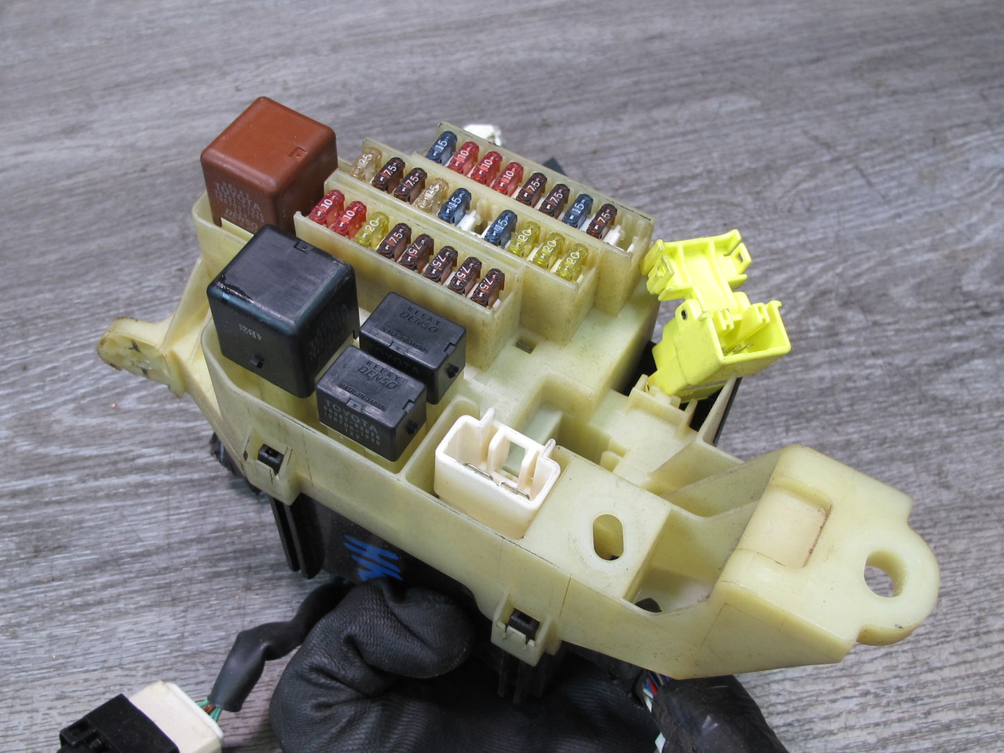00-05 Toyota MR2 Spyder ZZW30L Interior Dash Fuse Relay Box Module OEM