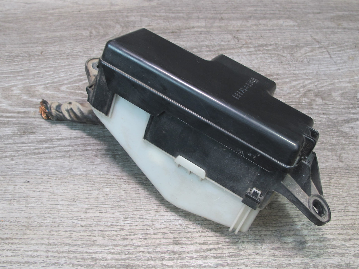 00-05 Toyota MR2 Spyder Front Left Fuse Relay Box Module OEM
