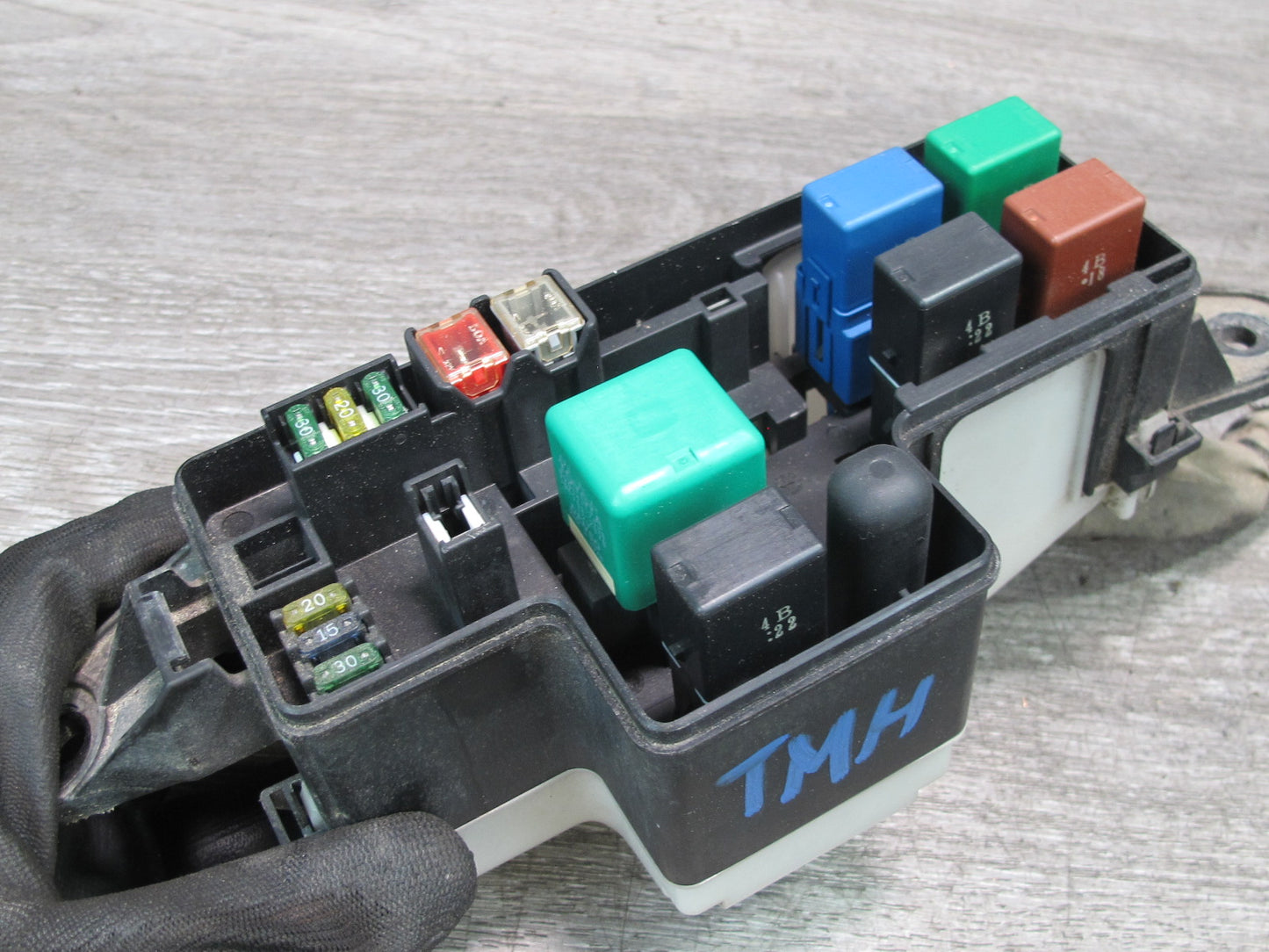 00-05 Toyota MR2 Spyder Front Left Fuse Relay Box Module OEM