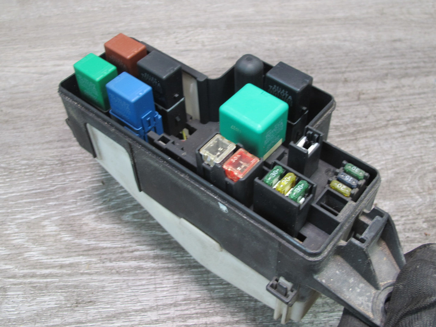 00-05 Toyota MR2 Spyder Front Left Fuse Relay Box Module OEM