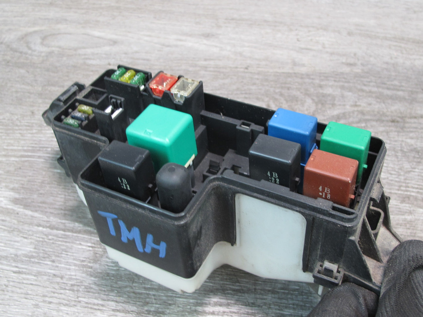 00-05 Toyota MR2 Spyder Front Left Fuse Relay Box Module OEM